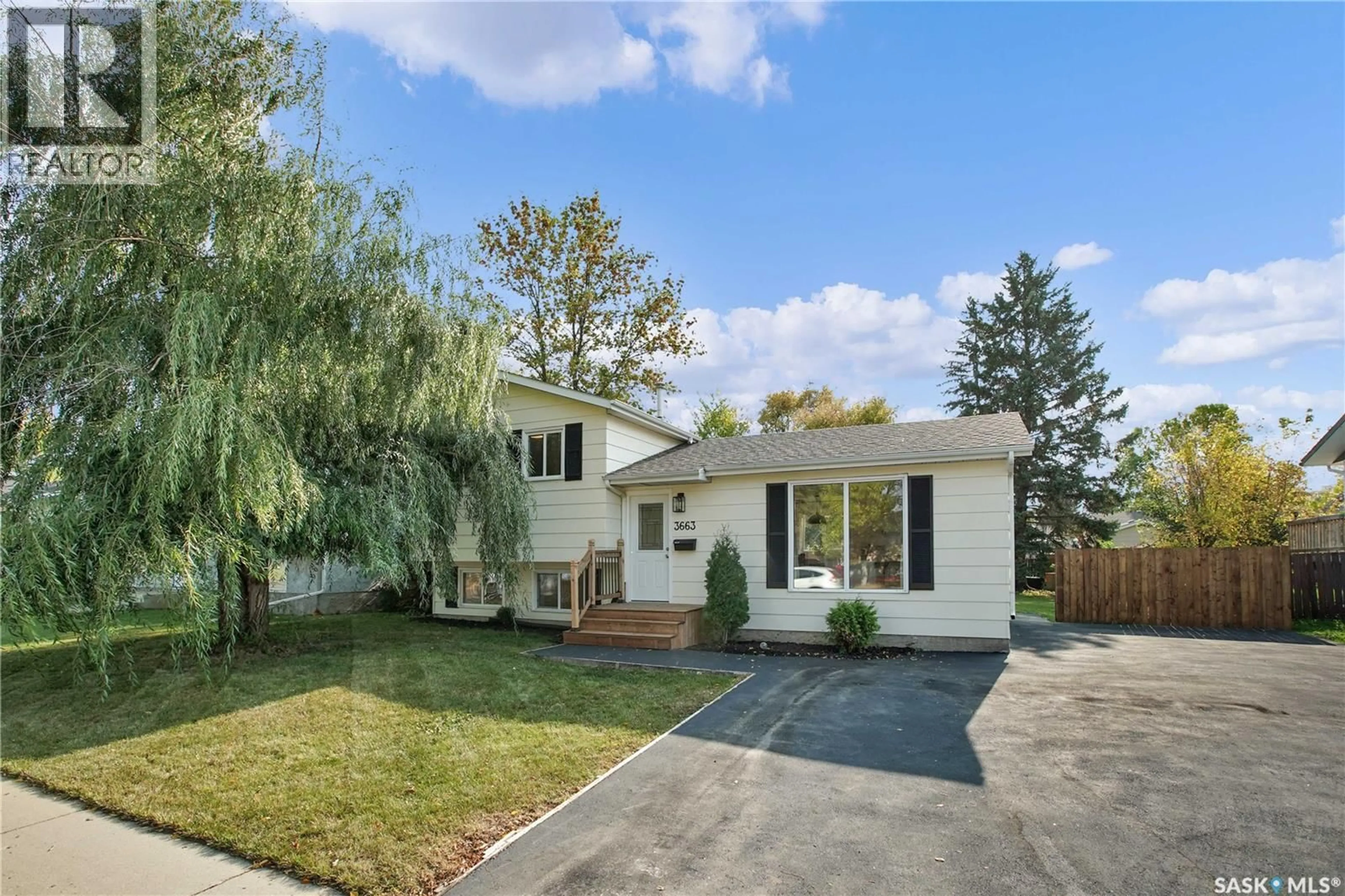 Home with vinyl exterior material, street for 3663 FAIRLIGHT DRIVE, Saskatoon Saskatchewan S7M4L7