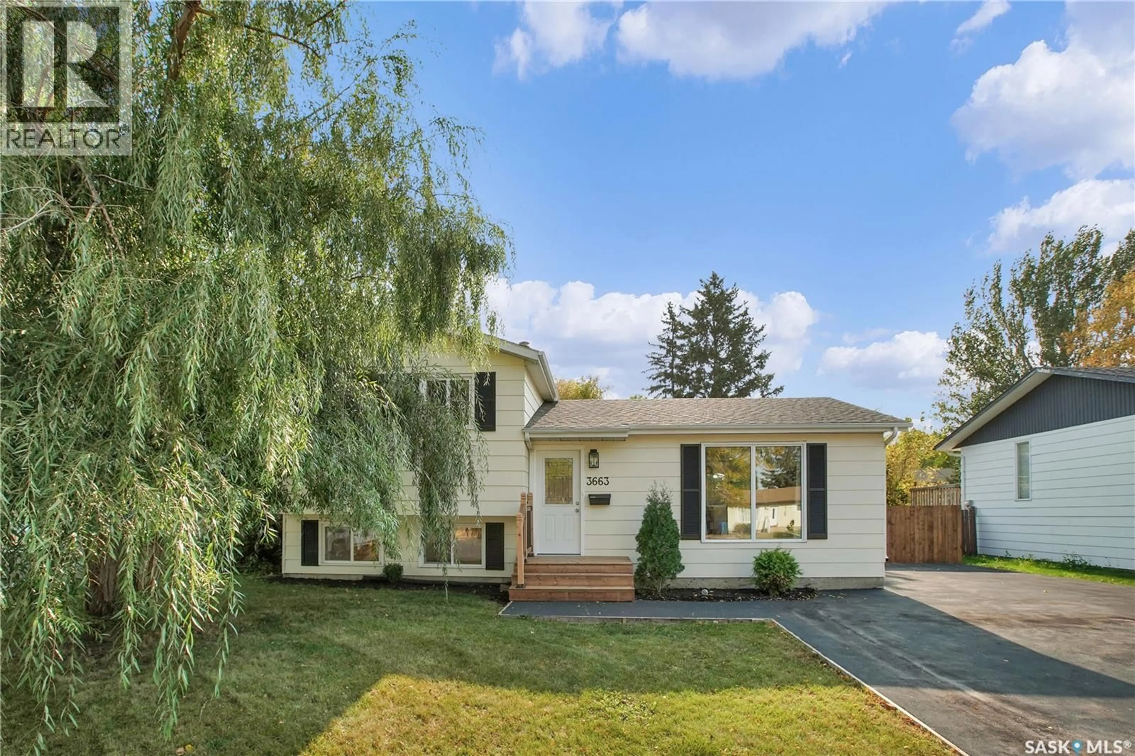 Home with vinyl exterior material, street for 3663 FAIRLIGHT DRIVE, Saskatoon Saskatchewan S7M4L7