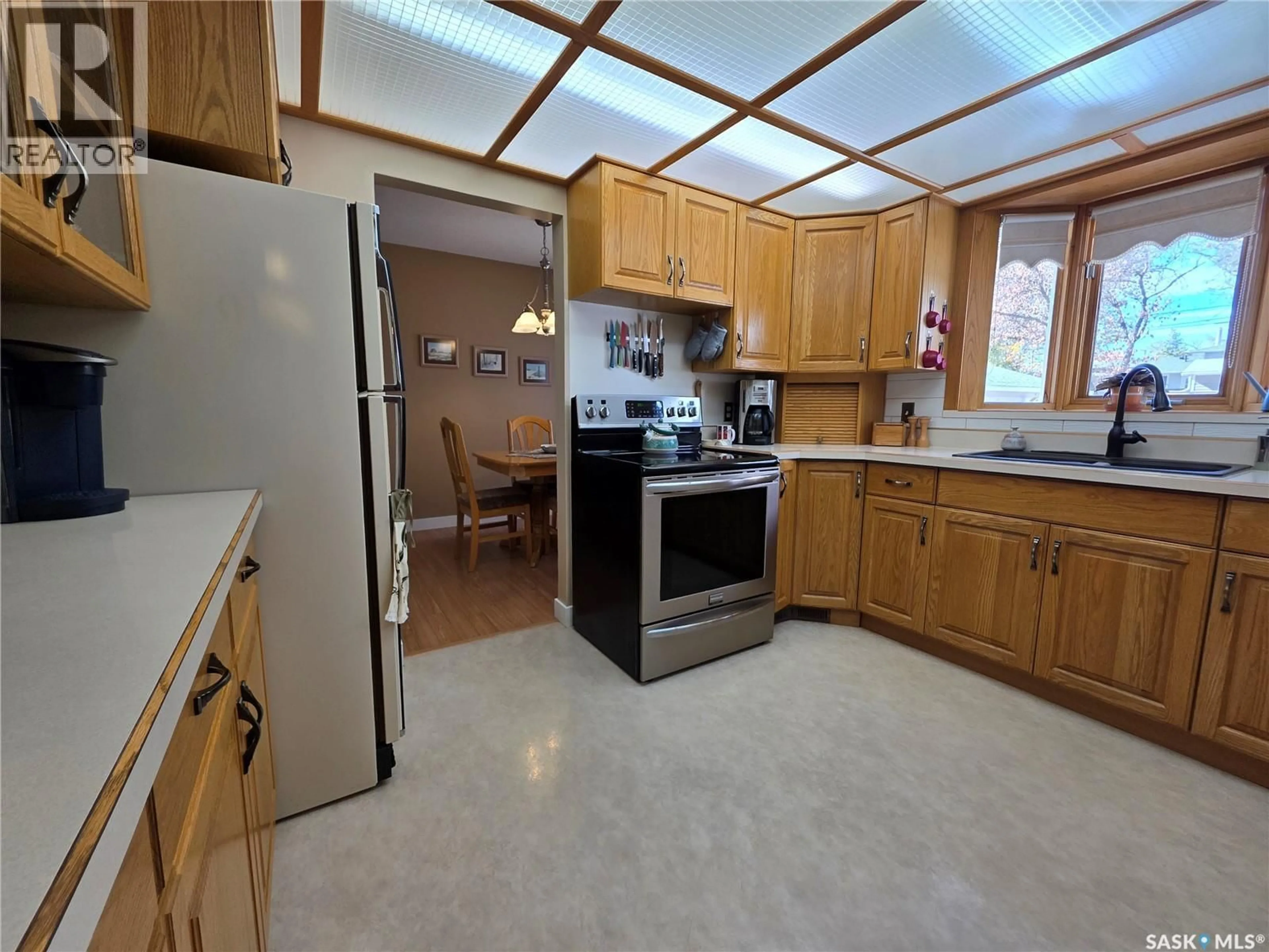 Standard kitchen, ceramic/tile floor for 810 11TH AVENUE, Swift Current Saskatchewan S9H2V4