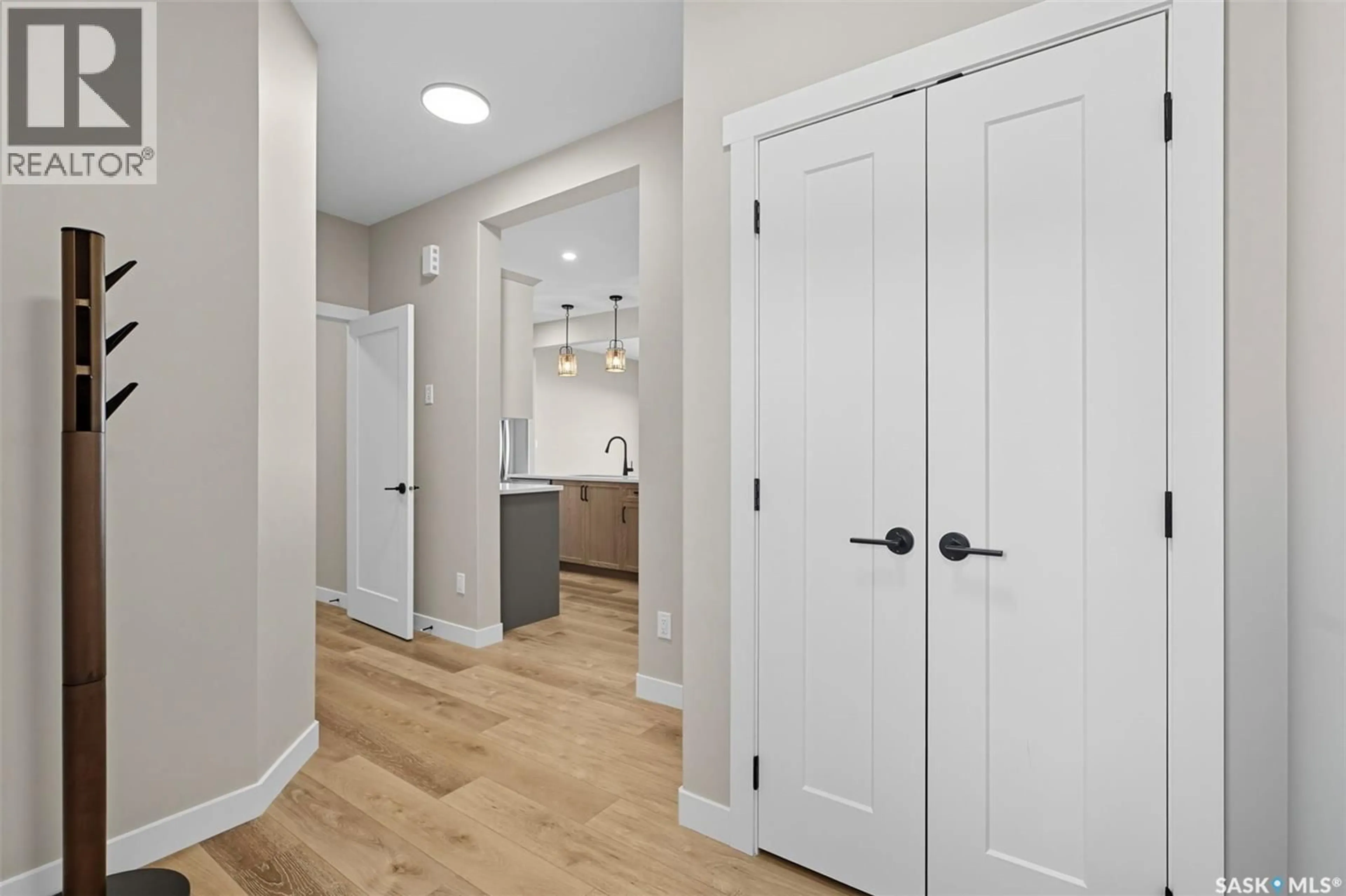 Indoor entryway for 266 SCHMEISER BEND, Saskatoon Saskatchewan S7V1P7