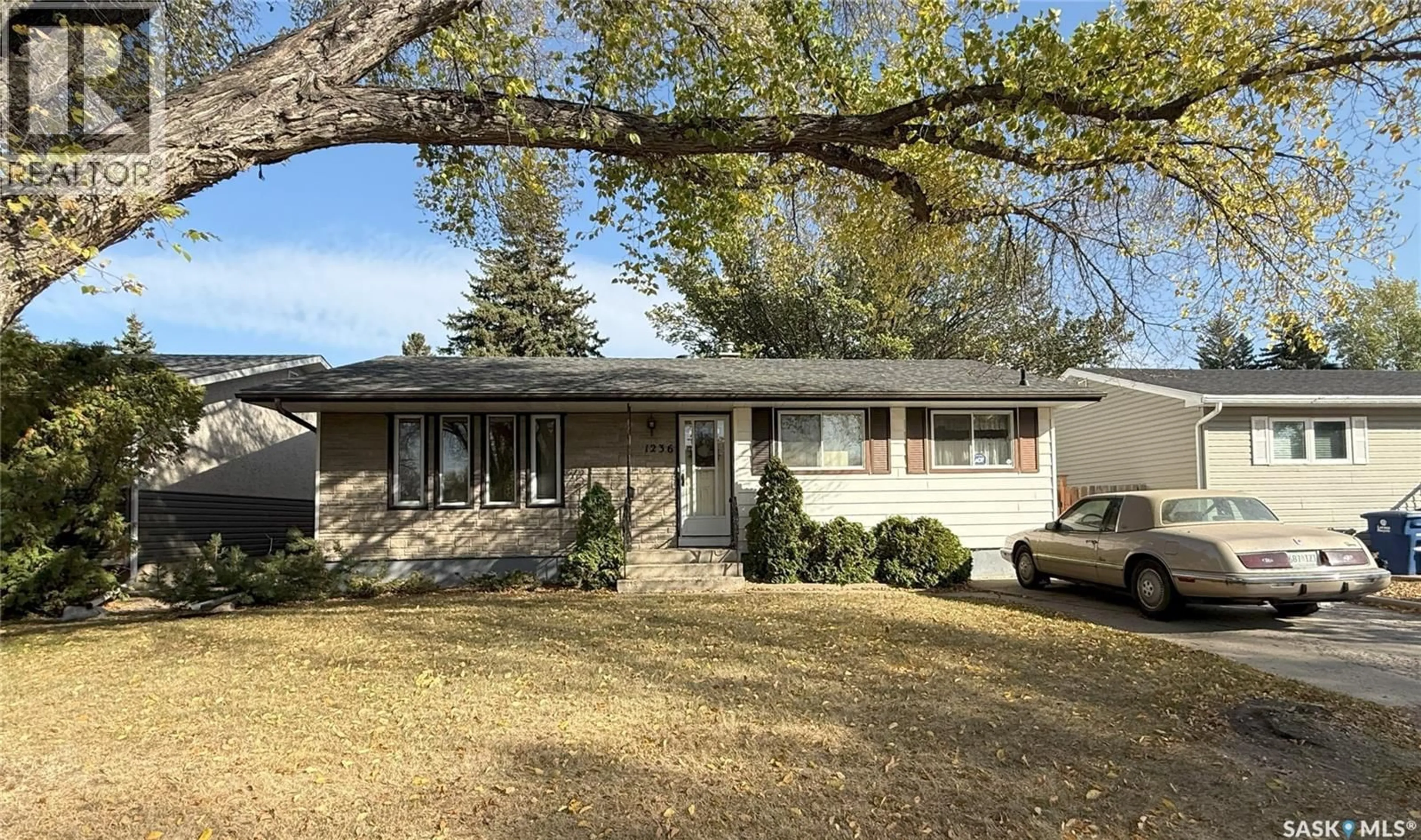 Home with vinyl exterior material, street for 1236 Y AVENUE, Saskatoon Saskatchewan S7L3L7
