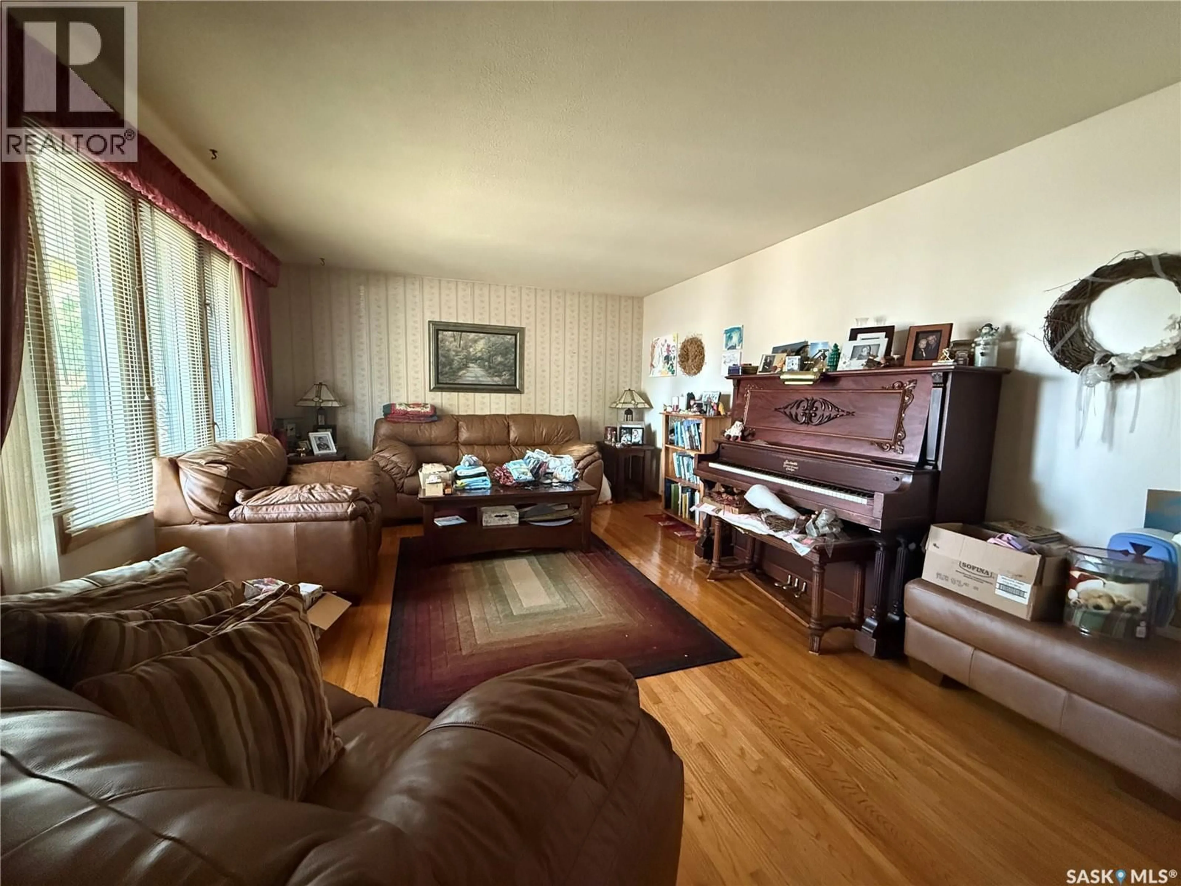 Living room with furniture, unknown for 1236 Y AVENUE, Saskatoon Saskatchewan S7L3L7