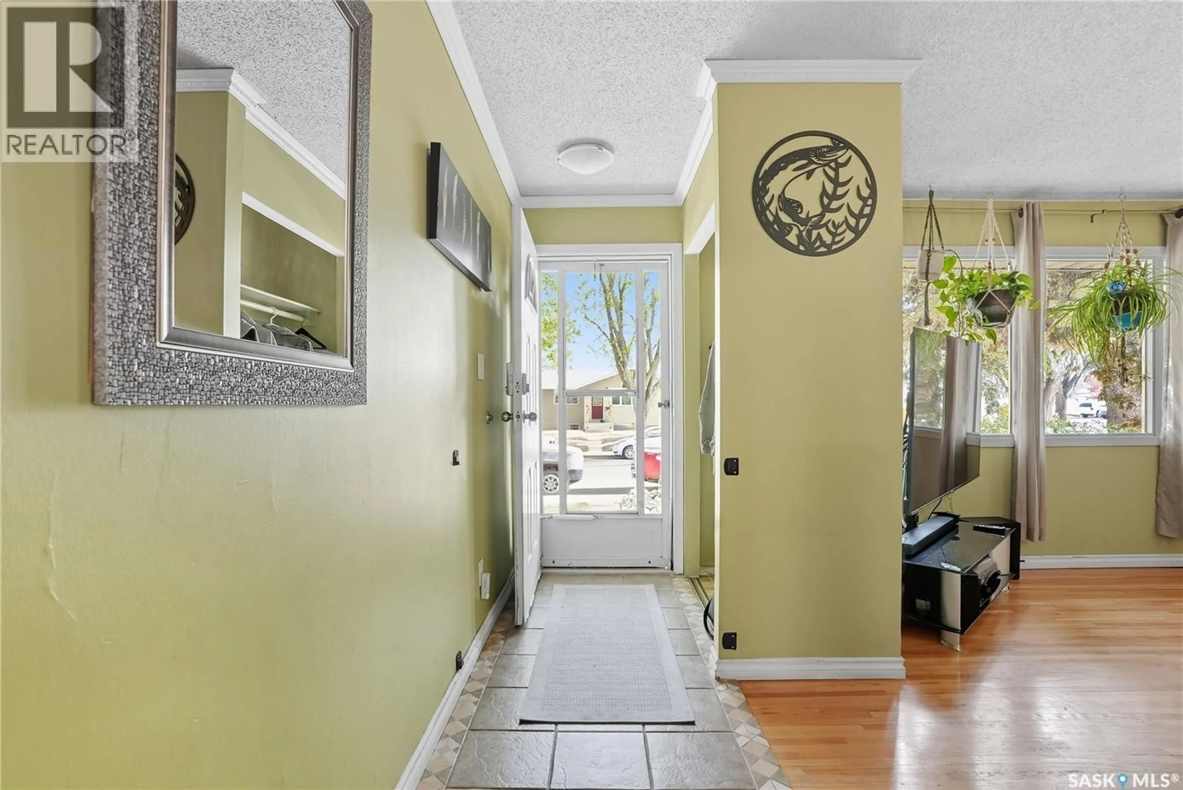 Indoor entryway for 309 X AVENUE, Saskatoon Saskatchewan S7L3J7