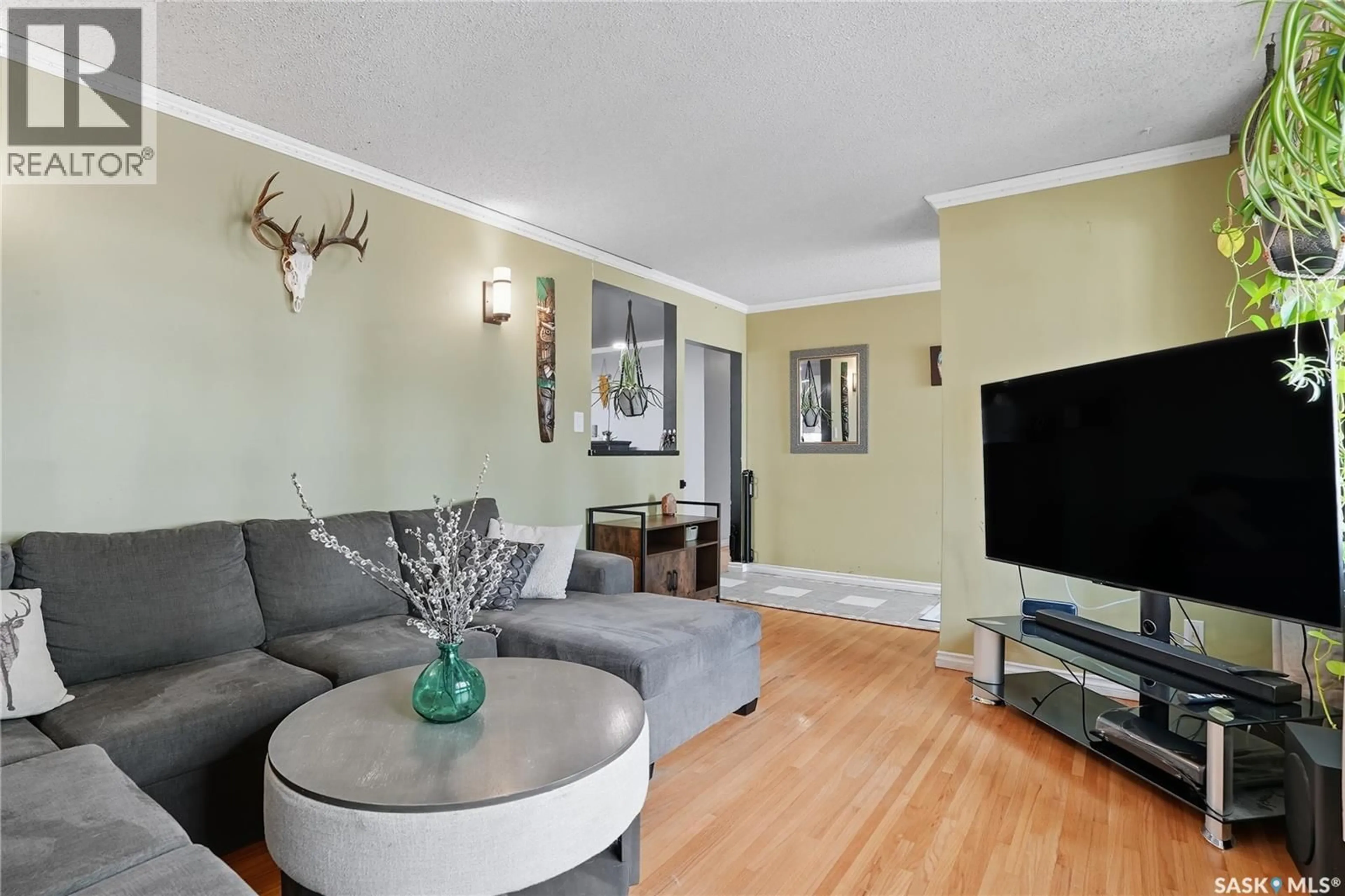 Living room with furniture, unknown for 309 X AVENUE, Saskatoon Saskatchewan S7L3J7