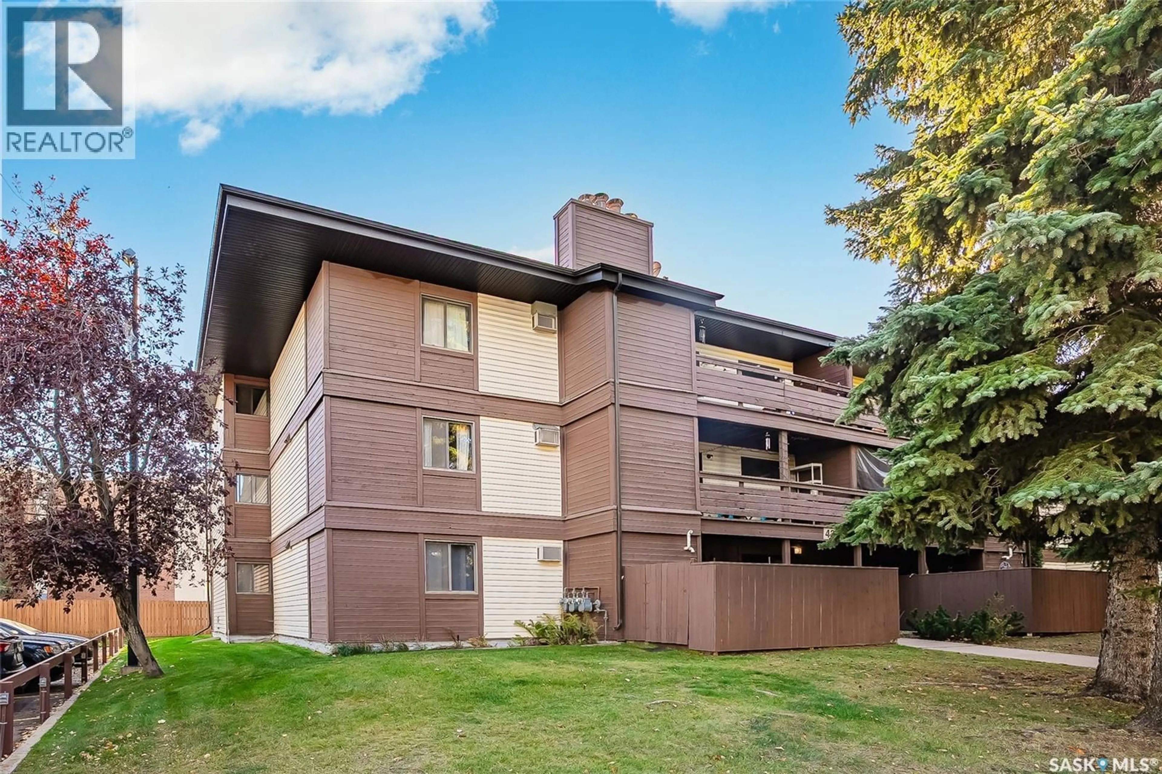 Patio, unknown for 302 437 PENDYGRASSE ROAD, Saskatoon Saskatchewan S7M5C1
