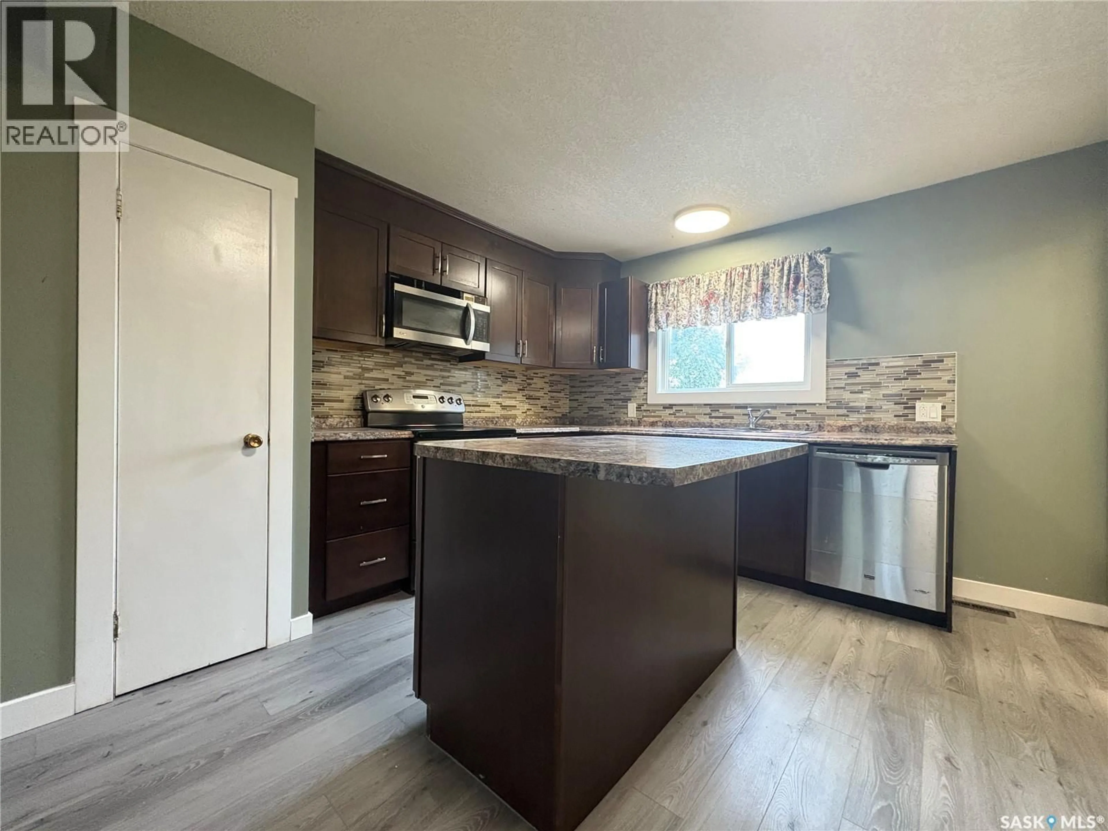 Open concept kitchen, unknown for 419 ROYAL STREET, Regina Saskatchewan S4R4Y5