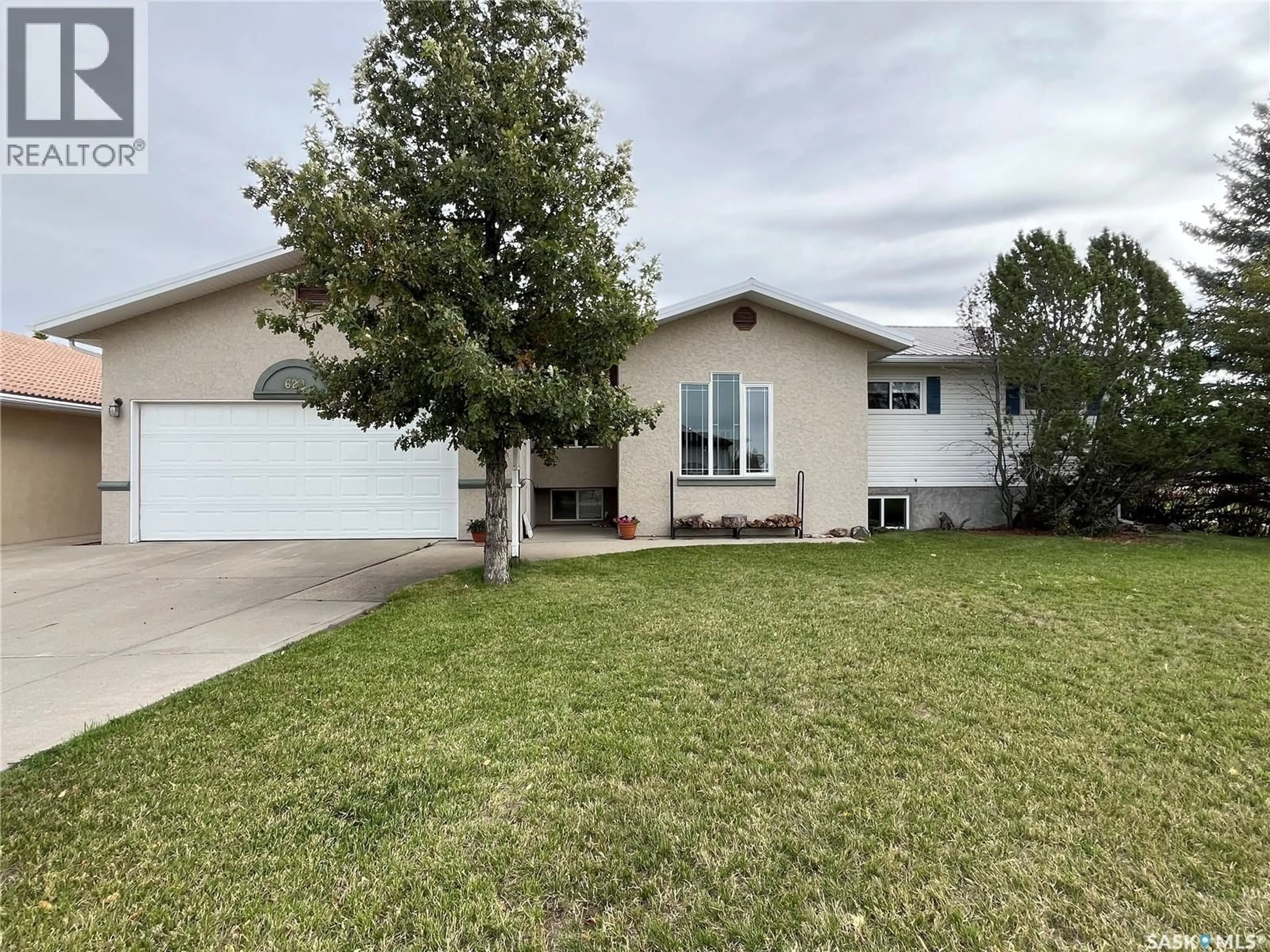 Home with vinyl exterior material, street for 620 GRIFFIN STREET, Maple Creek Saskatchewan S0N1N0