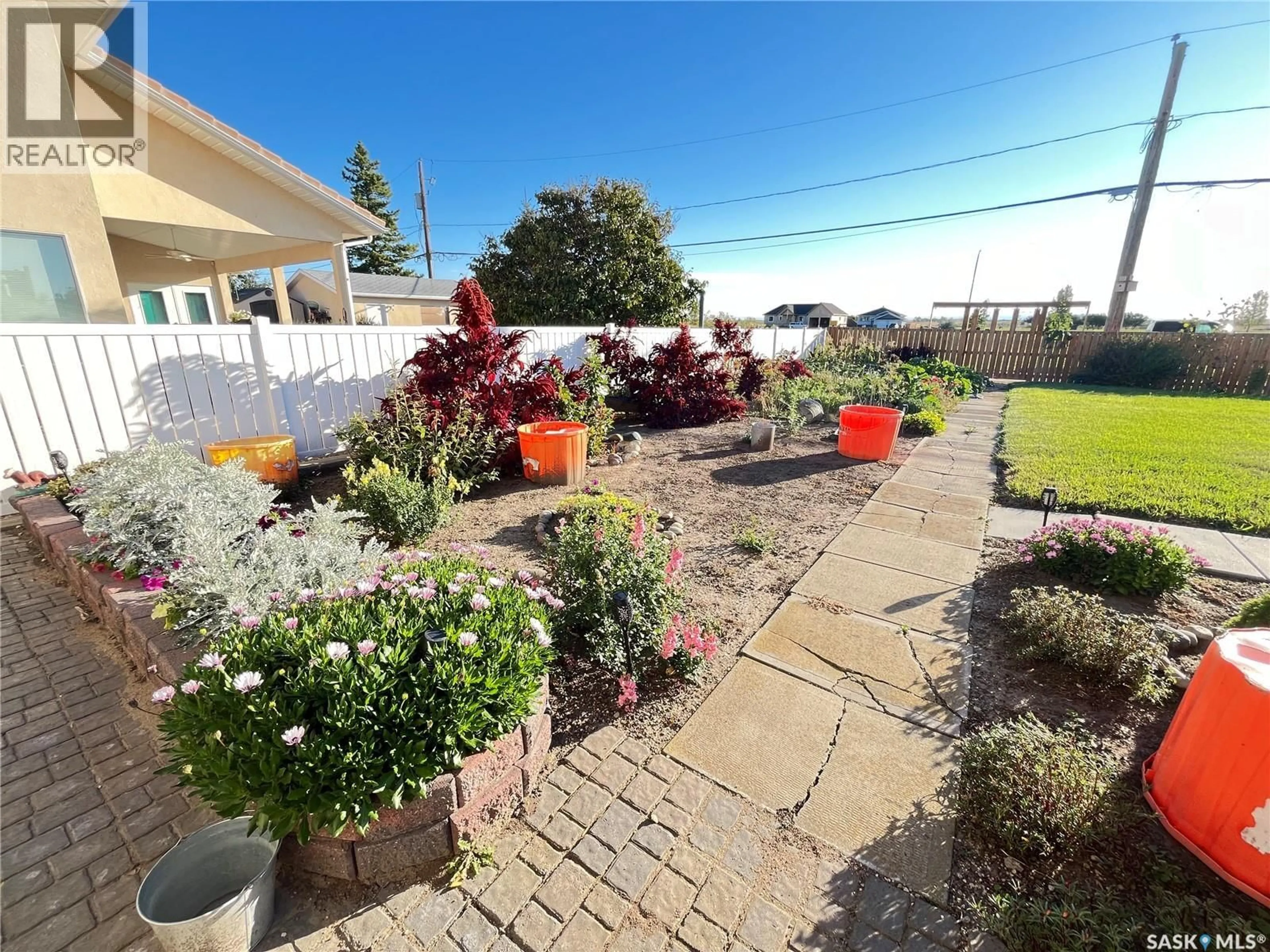 A pic from outside/outdoor area/front of a property/back of a property/a pic from drone, street for 620 GRIFFIN STREET, Maple Creek Saskatchewan S0N1N0