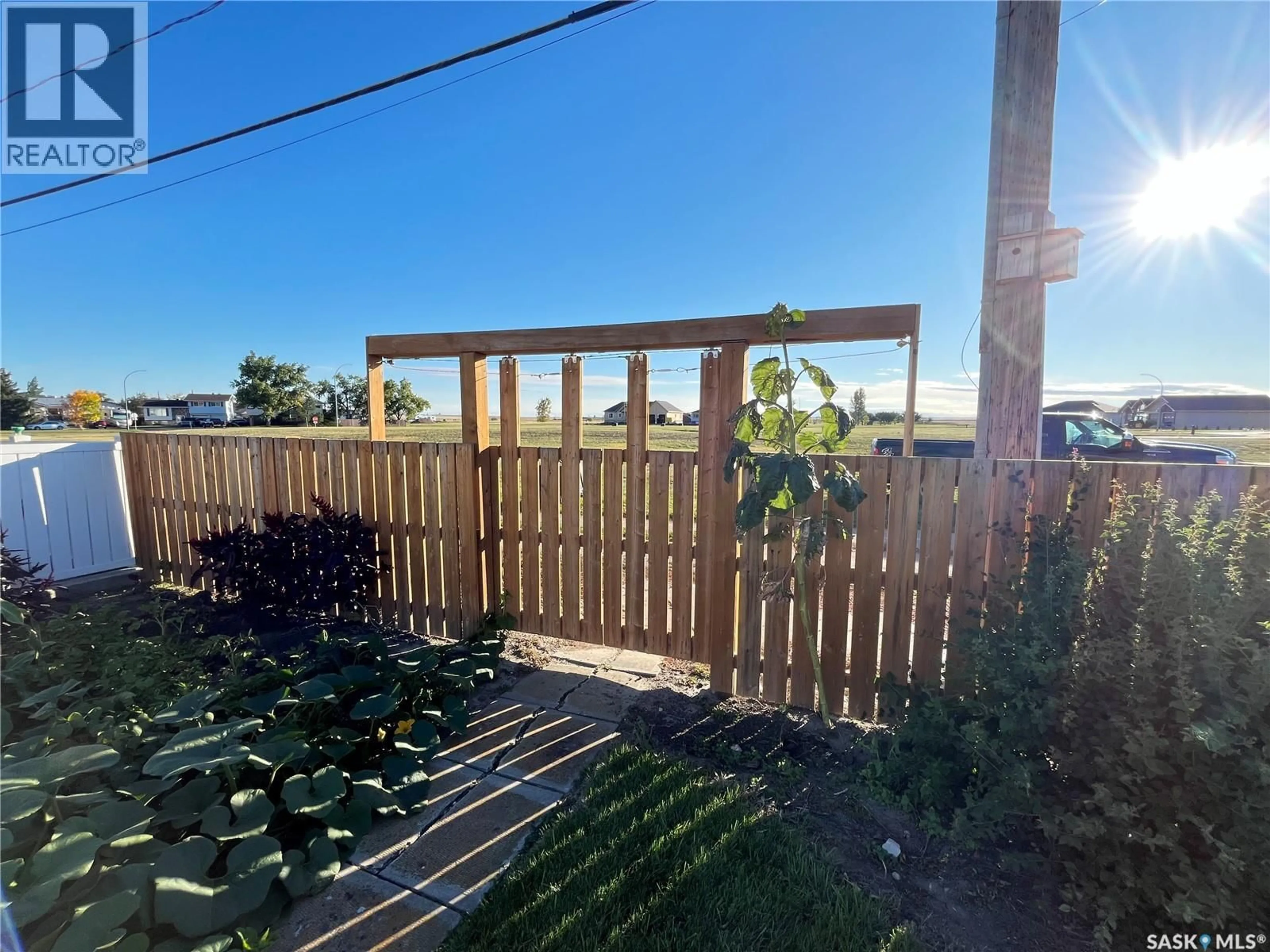A pic from outside/outdoor area/front of a property/back of a property/a pic from drone, unknown for 620 GRIFFIN STREET, Maple Creek Saskatchewan S0N1N0
