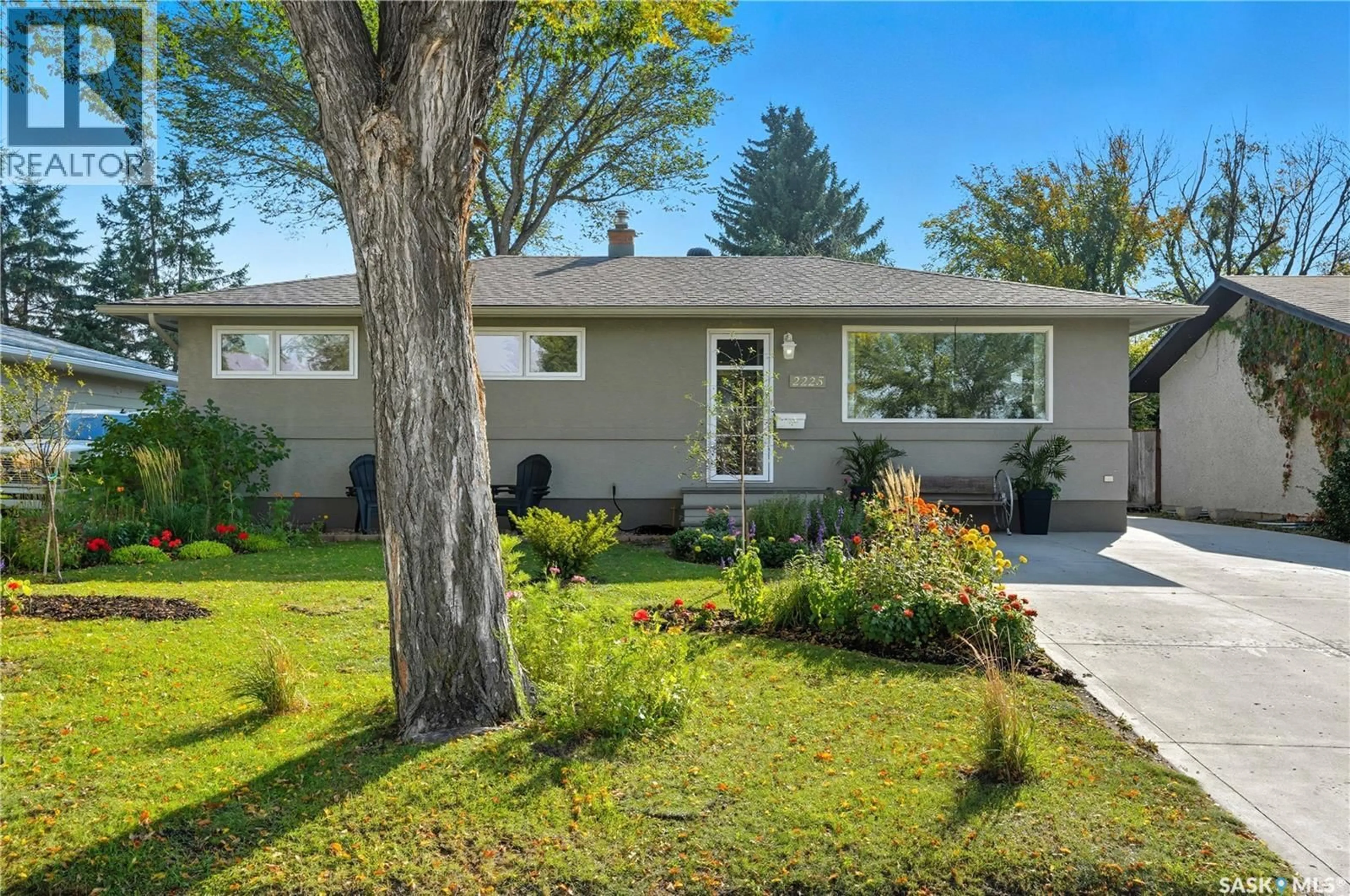 Home with vinyl exterior material, street for 2225 RICHARDSON ROAD, Saskatoon Saskatchewan S7L4B9