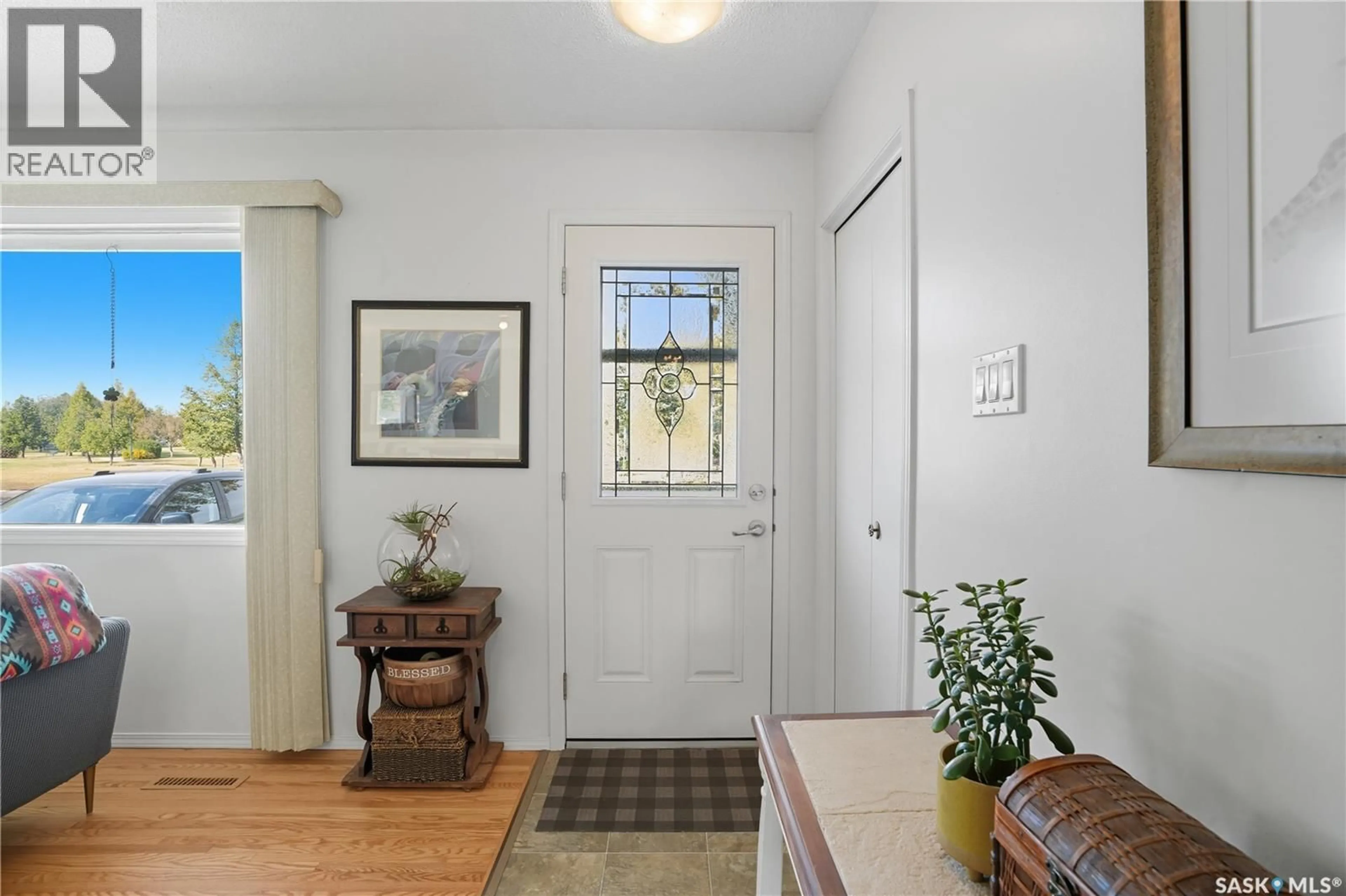 Indoor entryway for 2225 RICHARDSON ROAD, Saskatoon Saskatchewan S7L4B9
