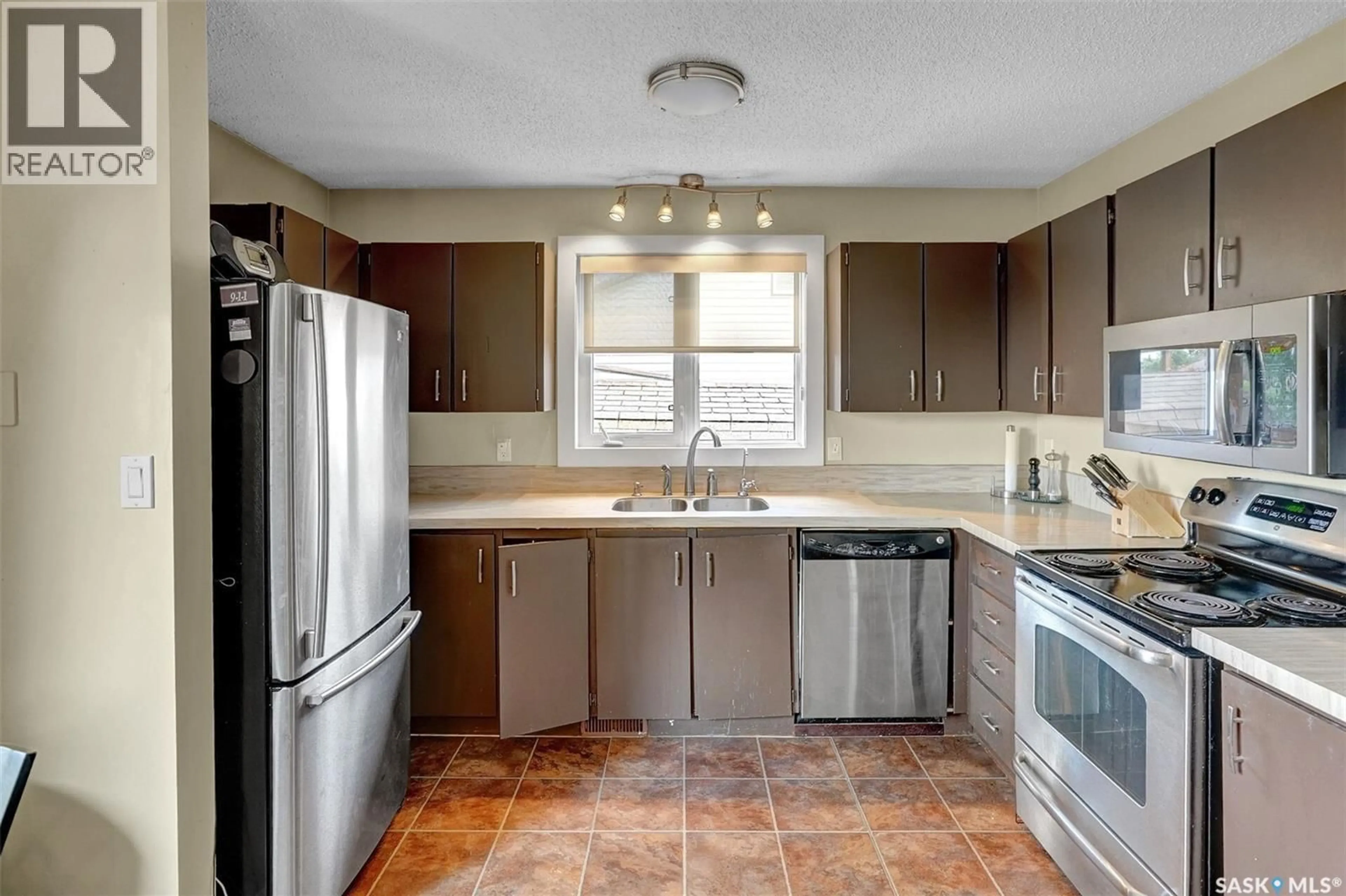 Standard kitchen, ceramic/tile floor for 205 MAPLE STREET, Strasbourg Saskatchewan S0G4V0