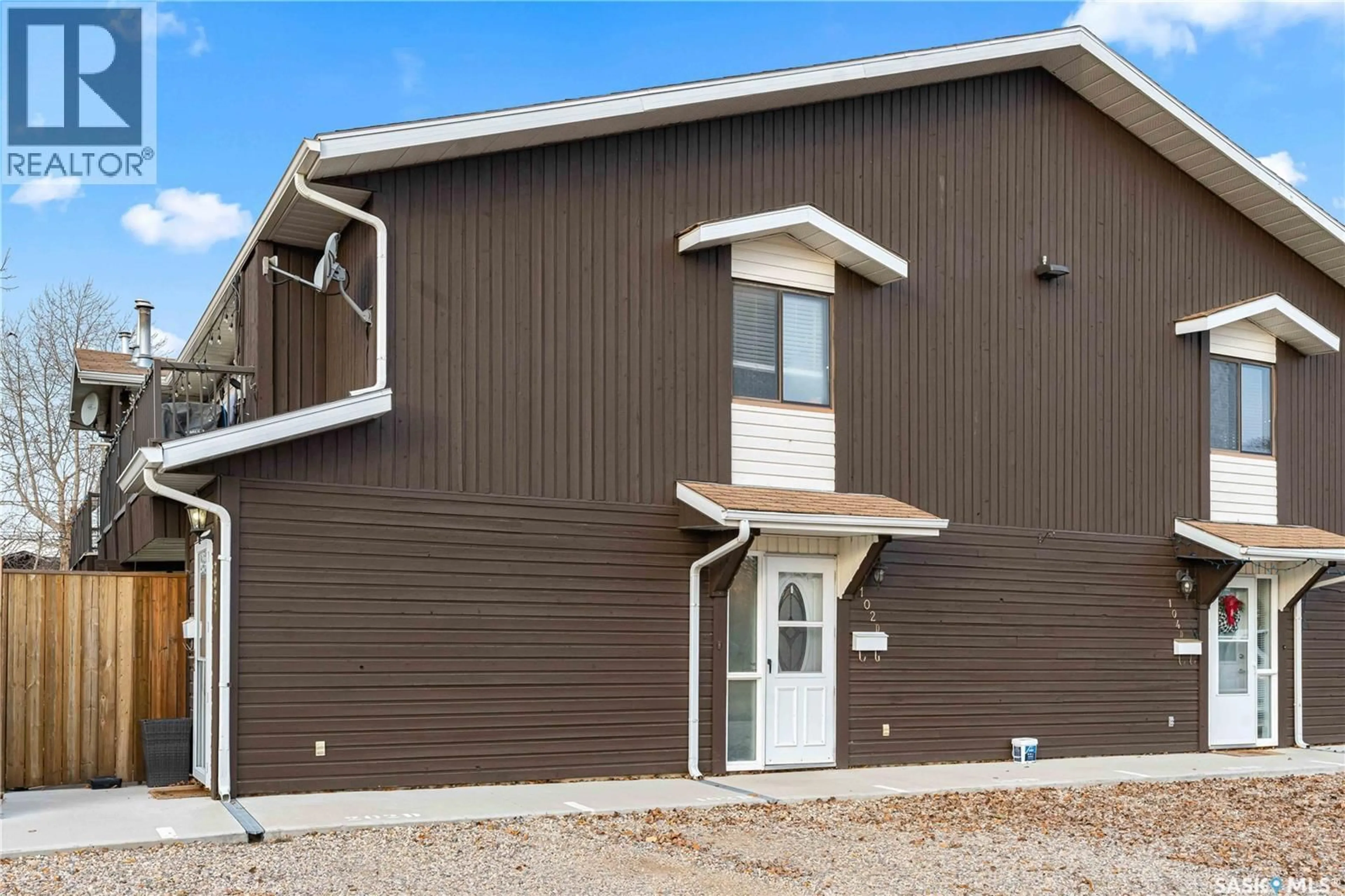 Home with vinyl exterior material, building for 102d 213 MAIN STREET, Martensville Saskatchewan S0K2T0