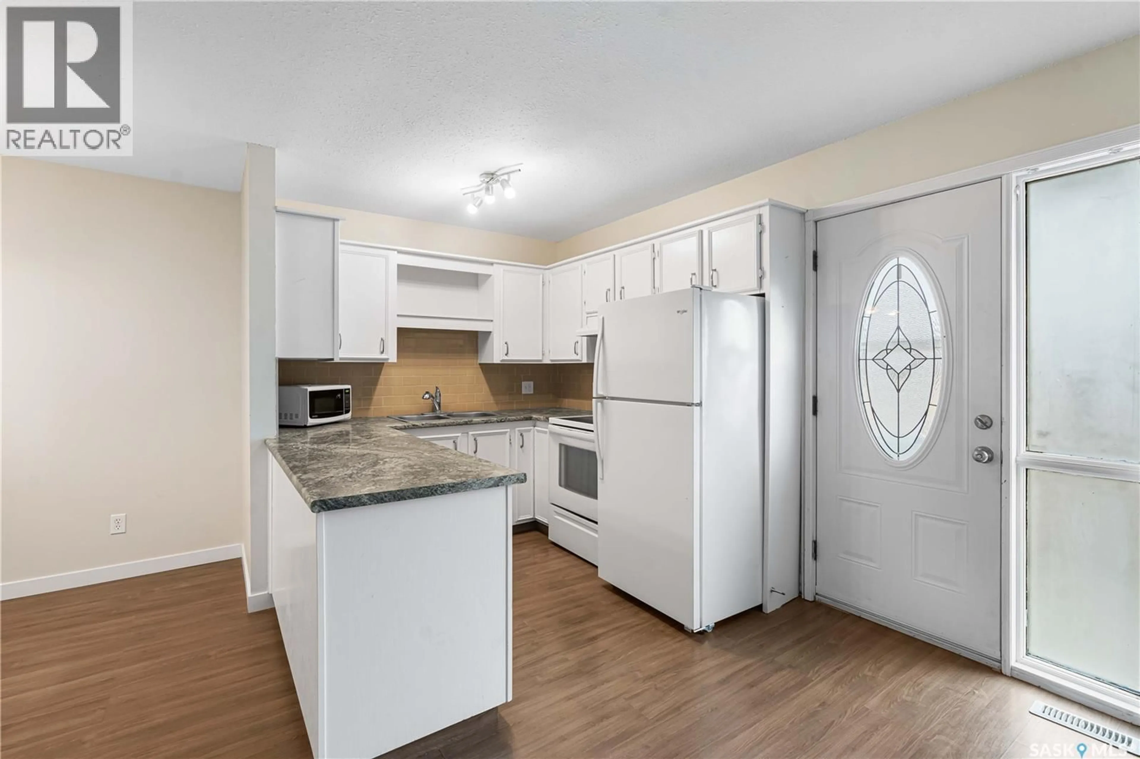 Standard kitchen, unknown for 102d 213 MAIN STREET, Martensville Saskatchewan S0K2T0