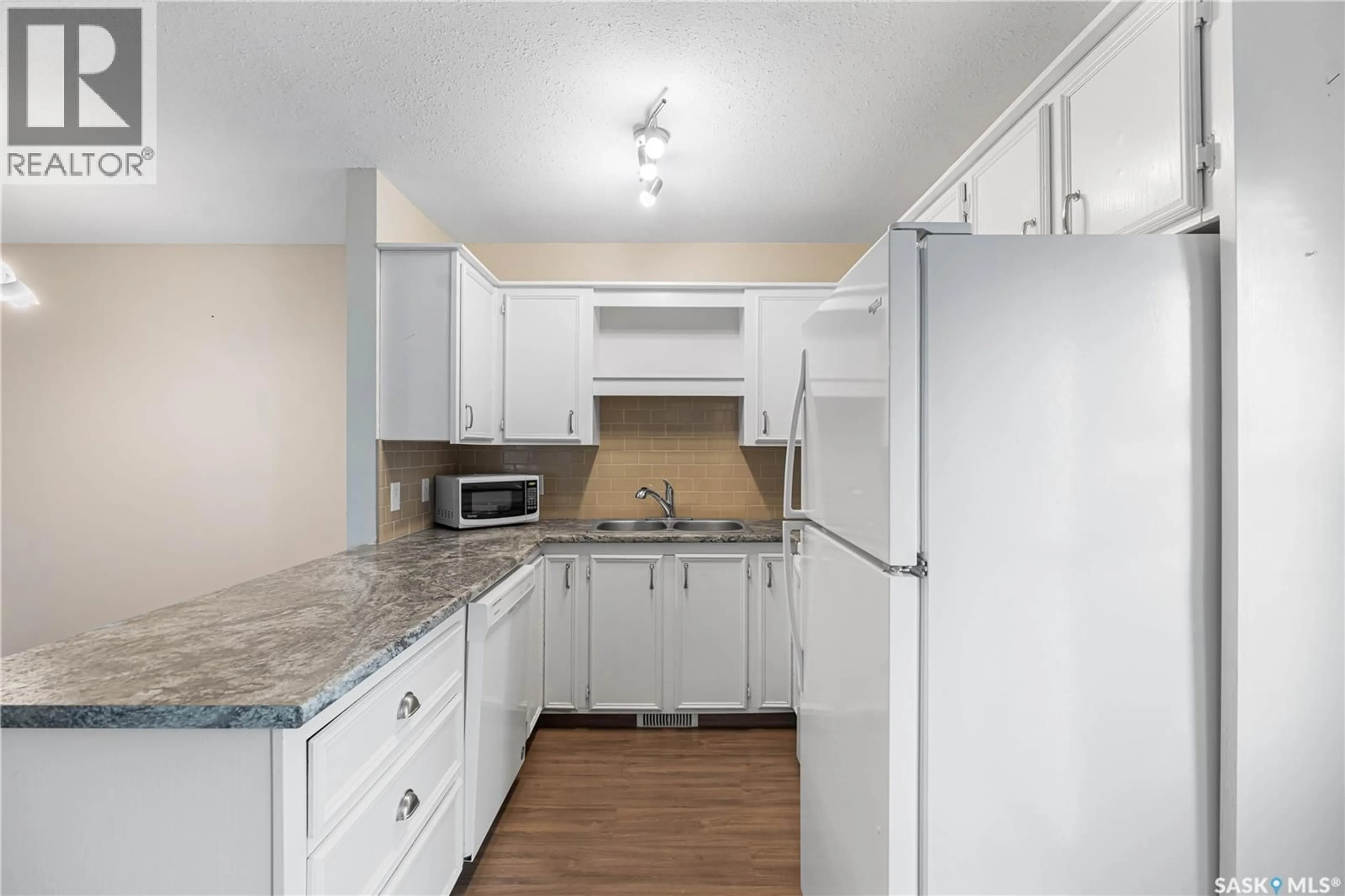 Standard kitchen, unknown for 102d 213 MAIN STREET, Martensville Saskatchewan S0K2T0