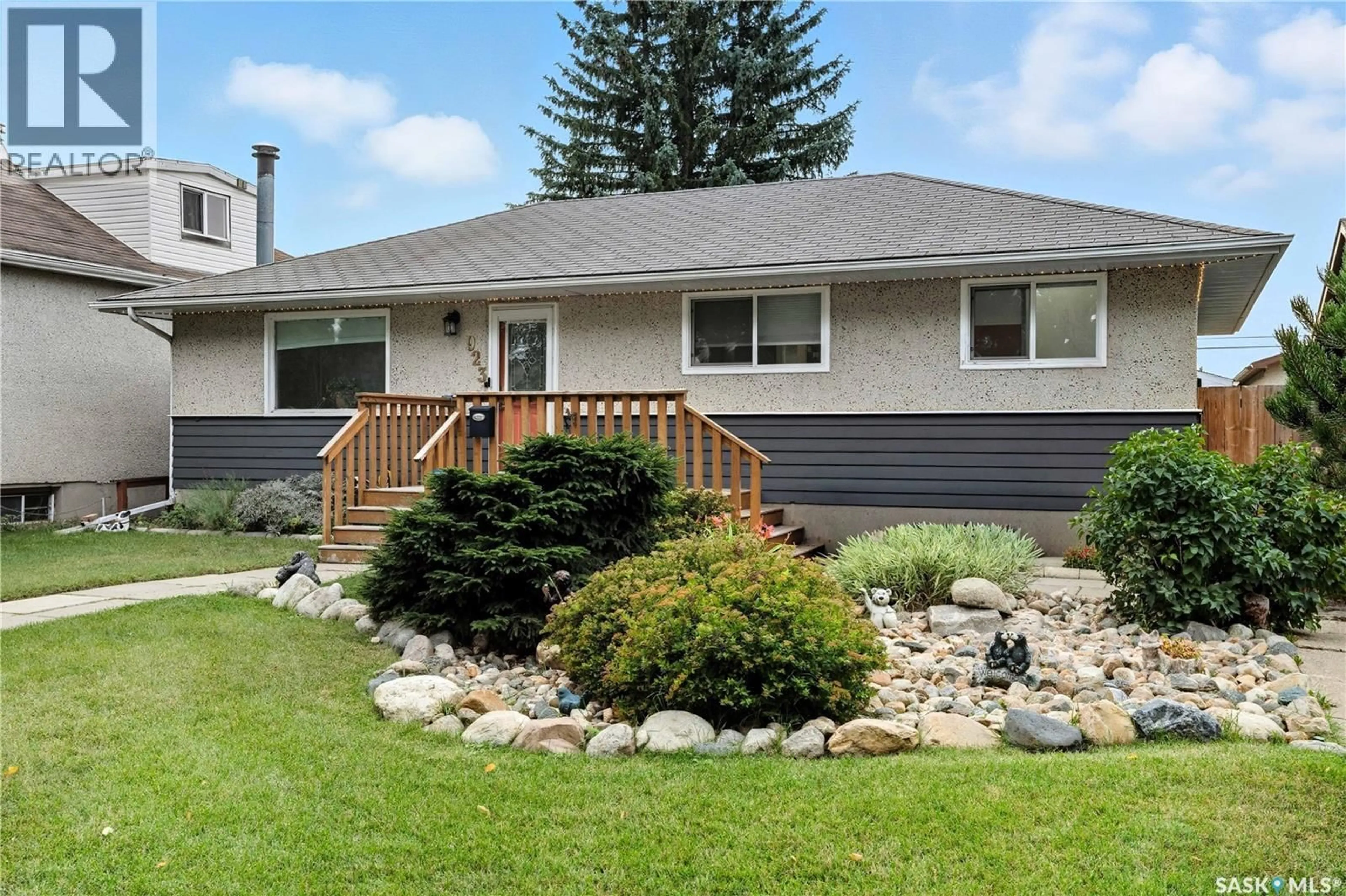 Home with vinyl exterior material, unknown for 923 L AVENUE, Saskatoon Saskatchewan S7N2R5
