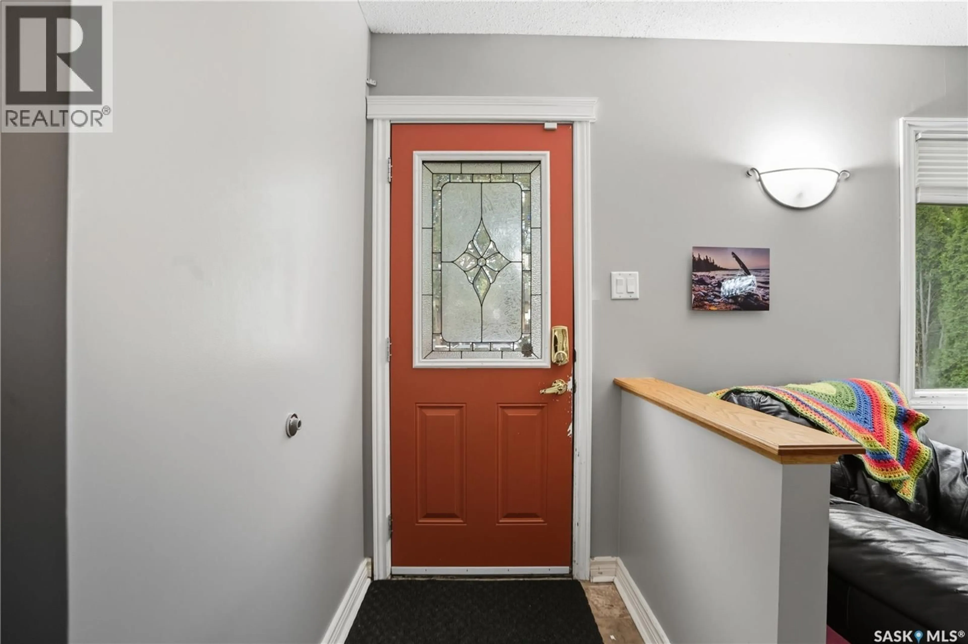 Indoor entryway for 923 L AVENUE, Saskatoon Saskatchewan S7N2R5