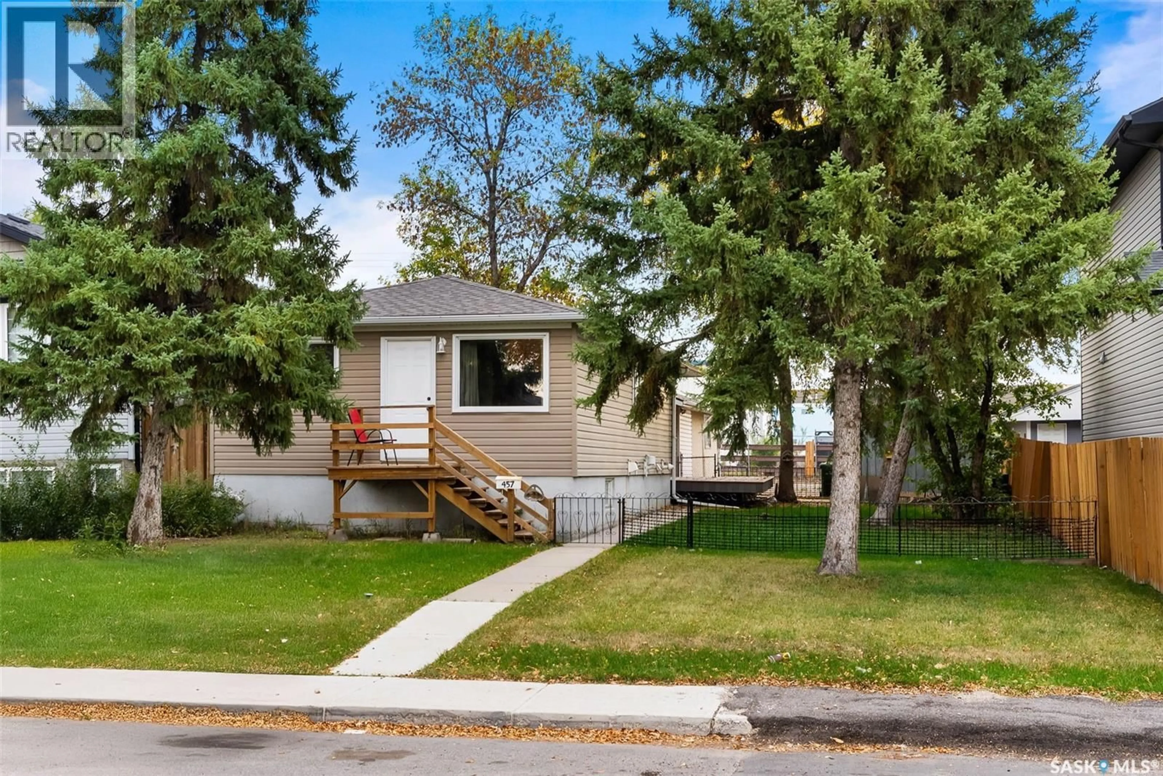 Home with vinyl exterior material, street for 457 MONTREAL STREET, Regina Saskatchewan S4R1L4