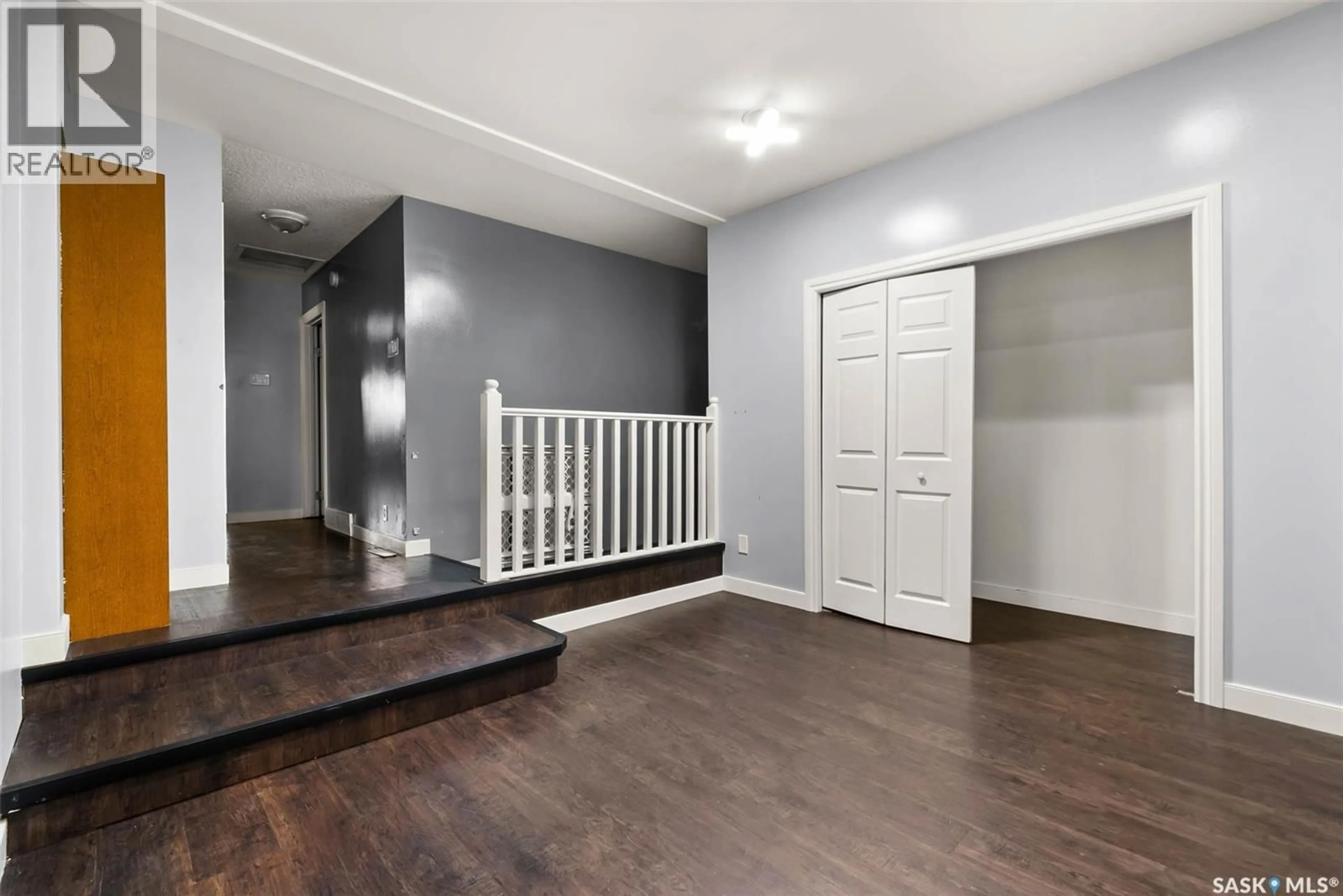 Indoor entryway for 457 MONTREAL STREET, Regina Saskatchewan S4R1L4