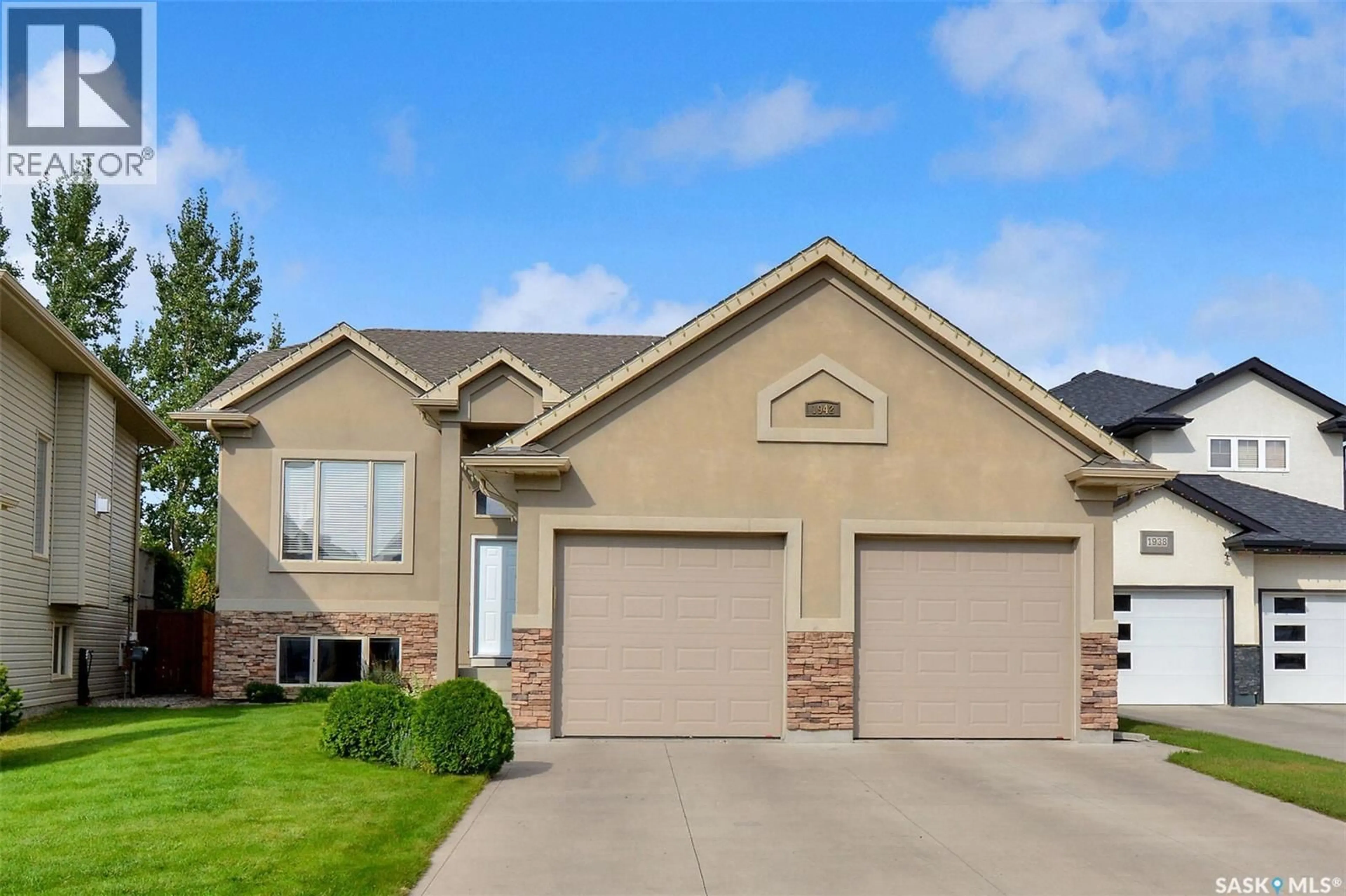 Home with vinyl exterior material, street for 1942 POHORECKY TERRACE, Saskatoon Saskatchewan S7W0S1