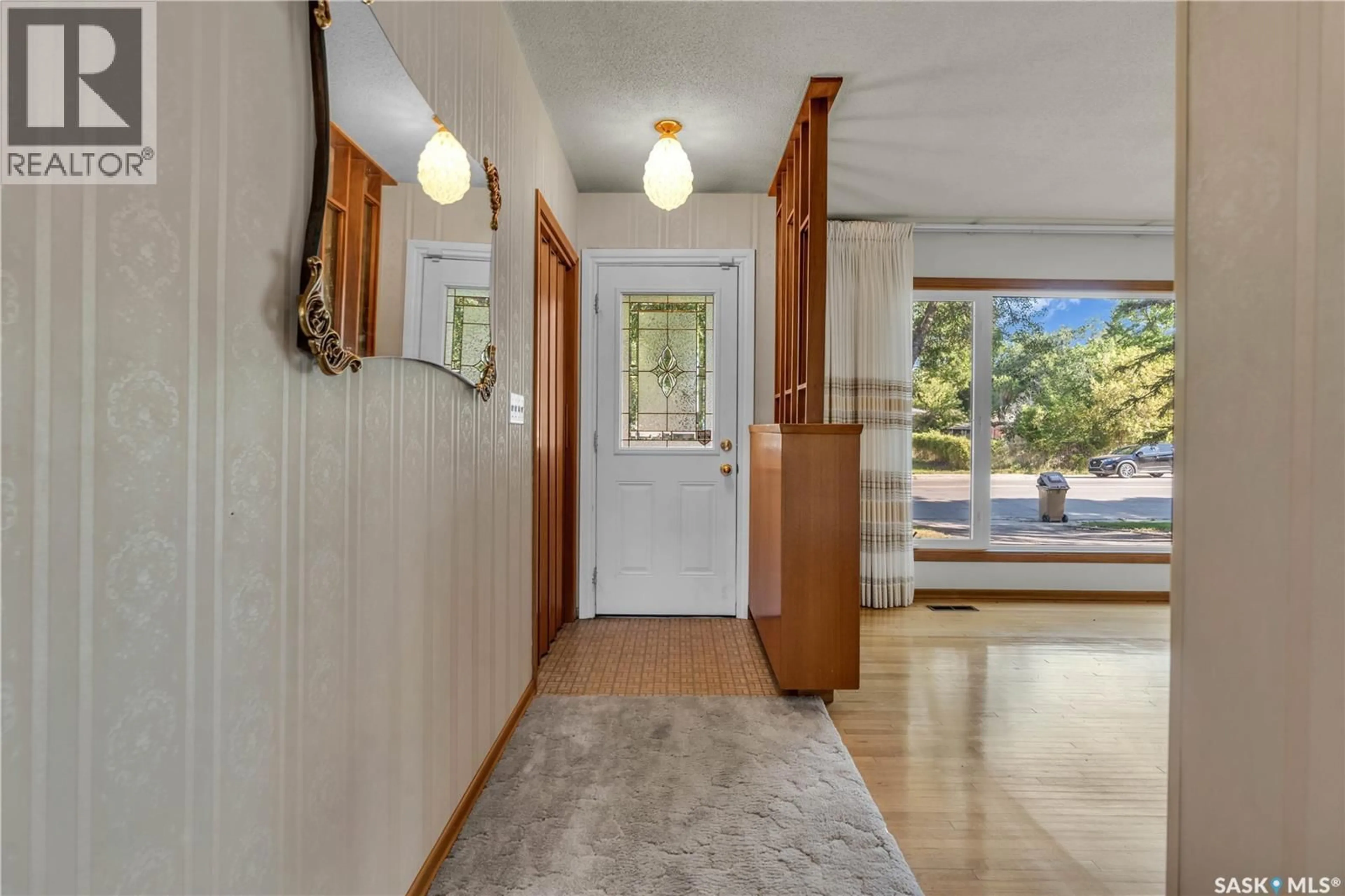 Indoor entryway for 5011 7TH AVENUE, Regina Saskatchewan S4R0K5