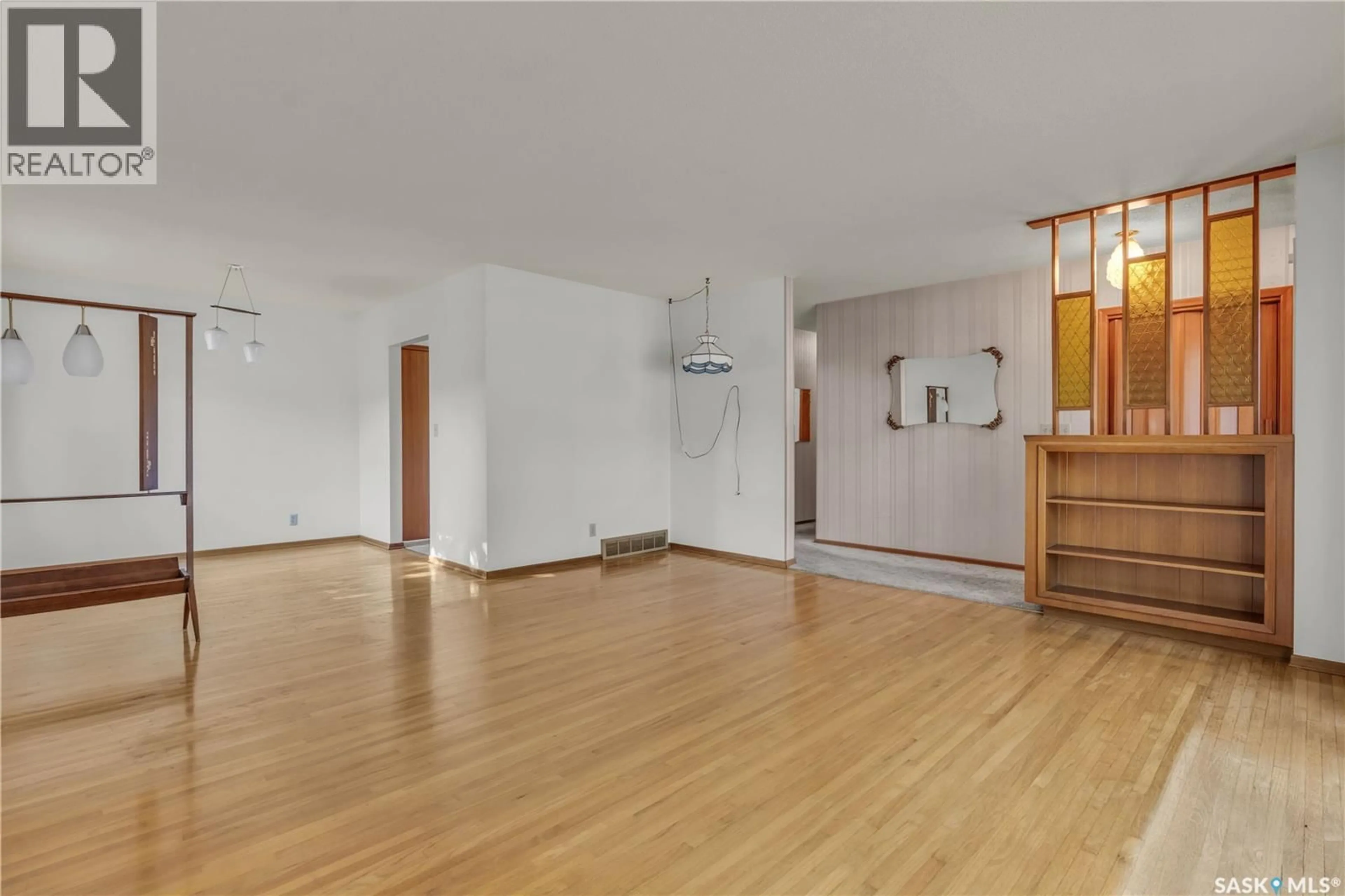 A pic of a room for 5011 7TH AVENUE, Regina Saskatchewan S4R0K5
