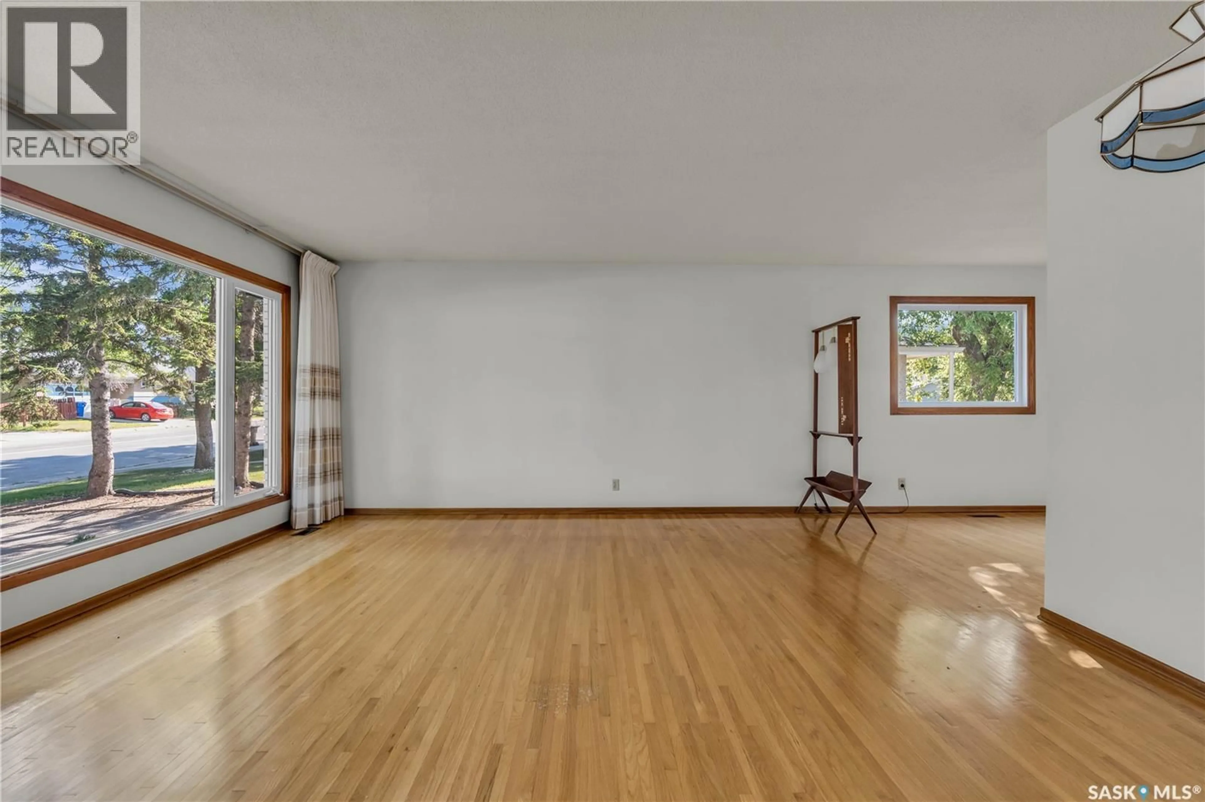 A pic of a room for 5011 7TH AVENUE, Regina Saskatchewan S4R0K5