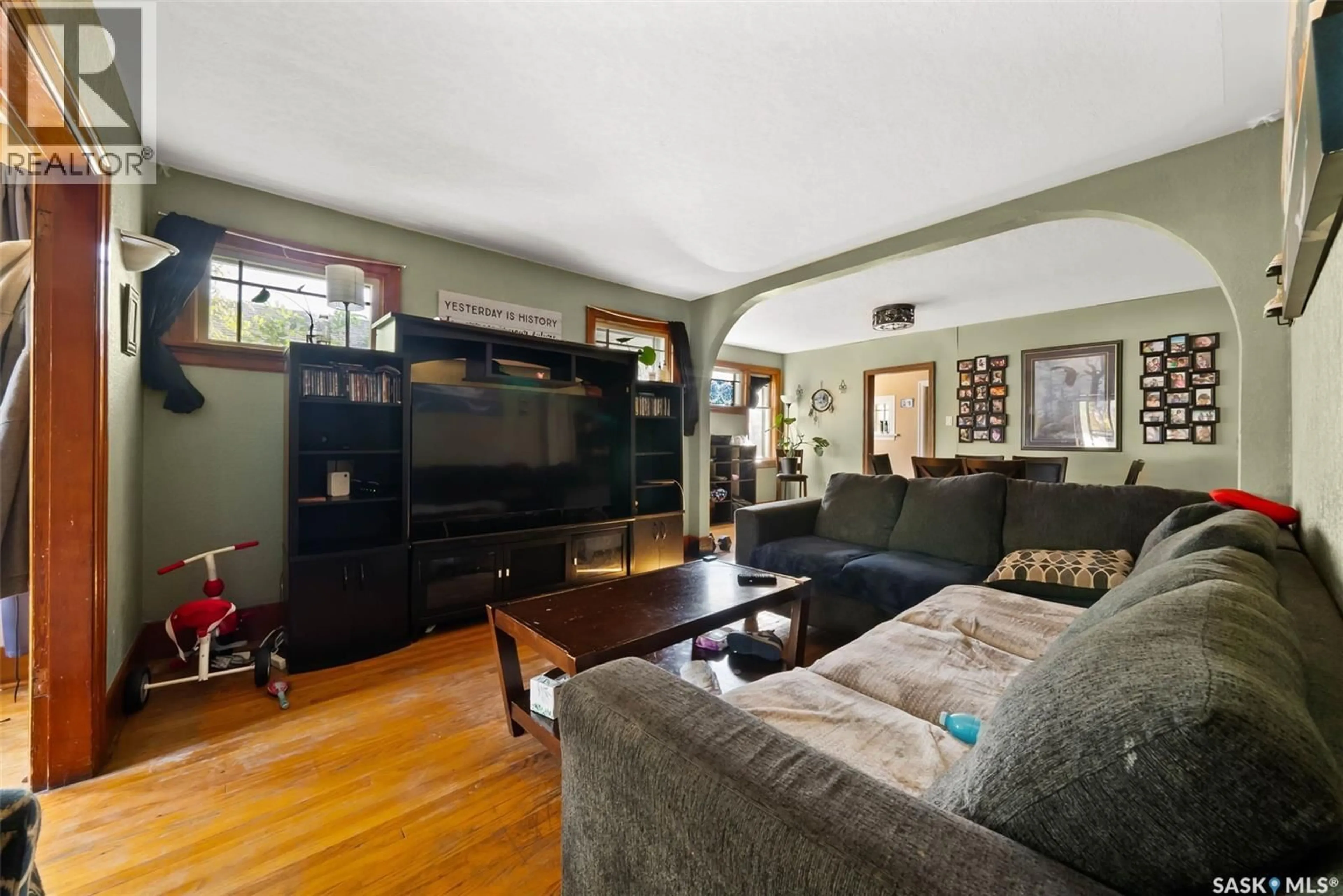 Living room with furniture, unknown for 1400 QUEEN STREET, Regina Saskatchewan S4T4B8