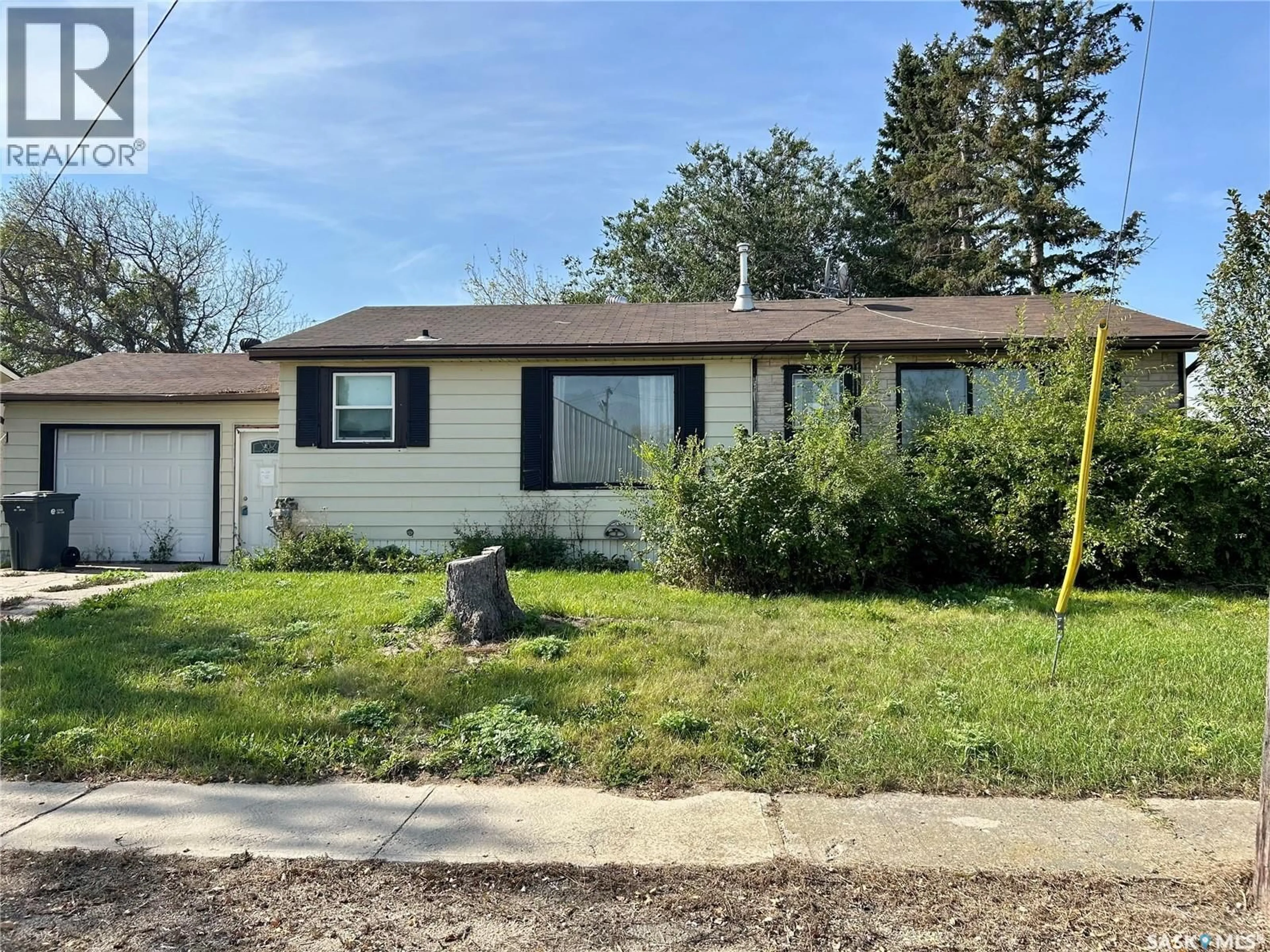 Home with vinyl exterior material, street for 108 1ST AVENUE, Montmartre Saskatchewan S0G3M0