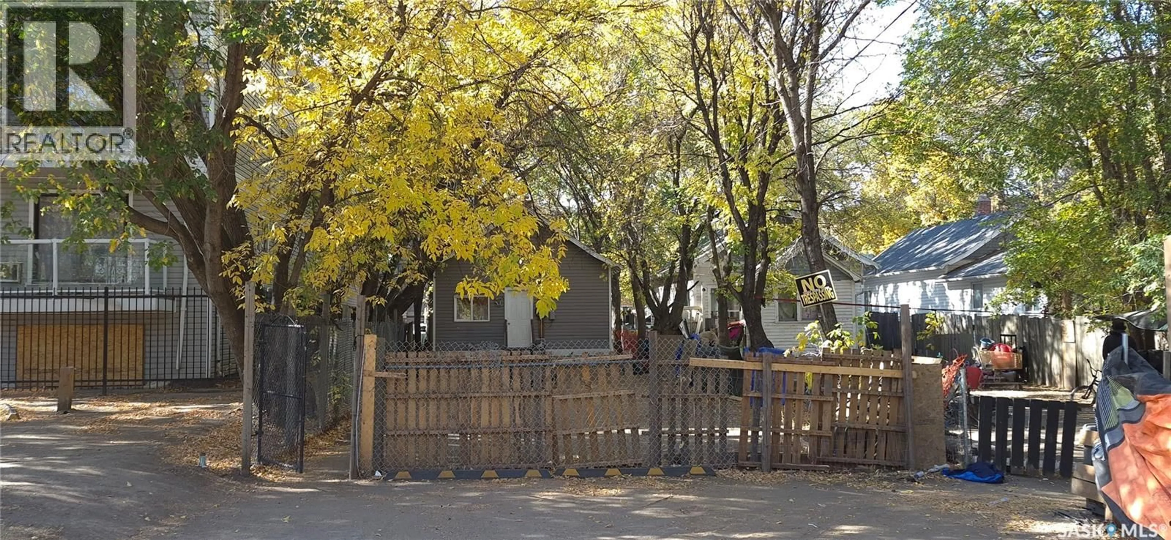 Patio, street for 124 O AVENUE, Saskatoon Saskatchewan S7M2R5