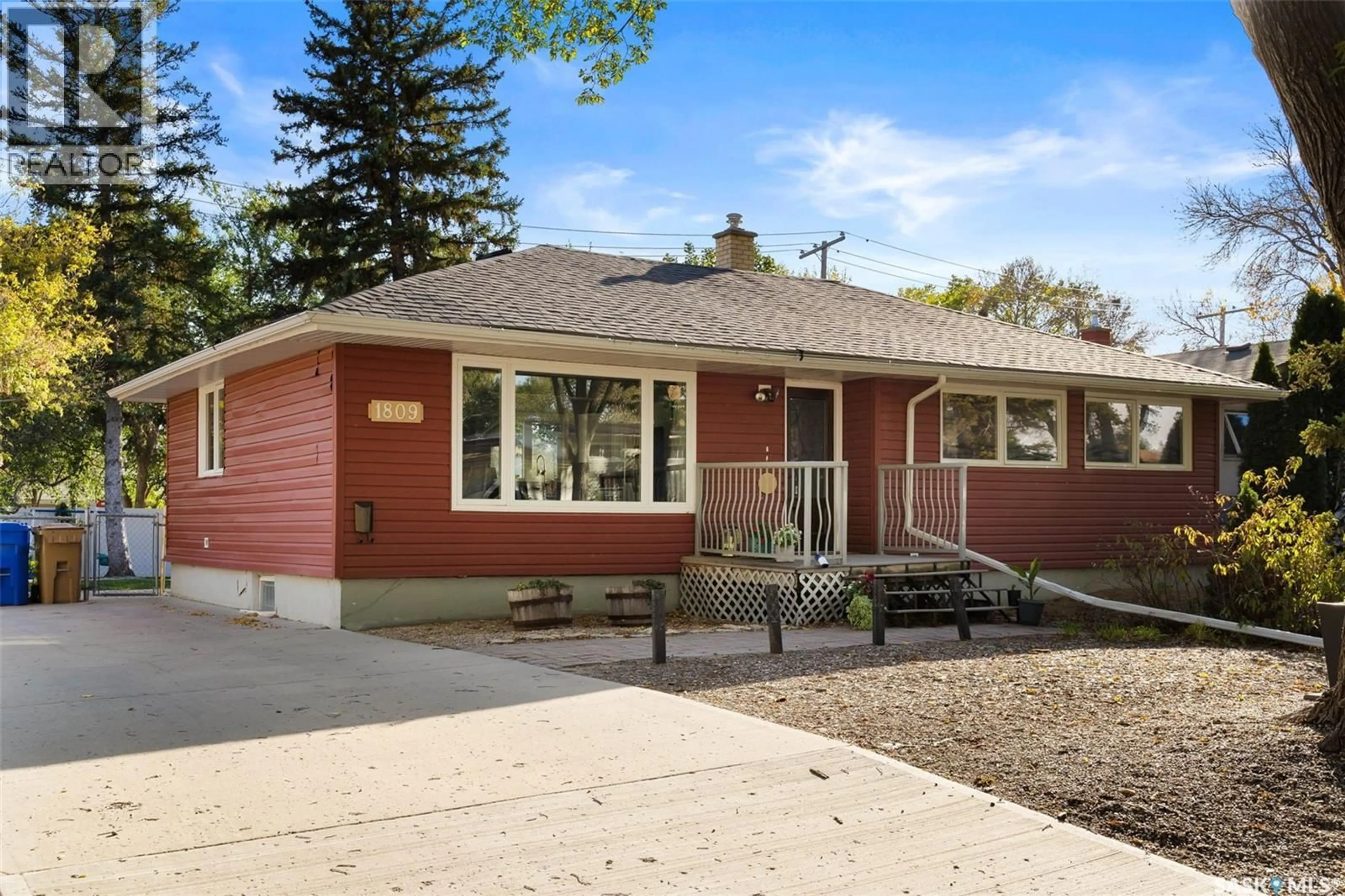 Home with vinyl exterior material, street for 1809 DUFFERIN ROAD, Regina Saskatchewan S4S5A7