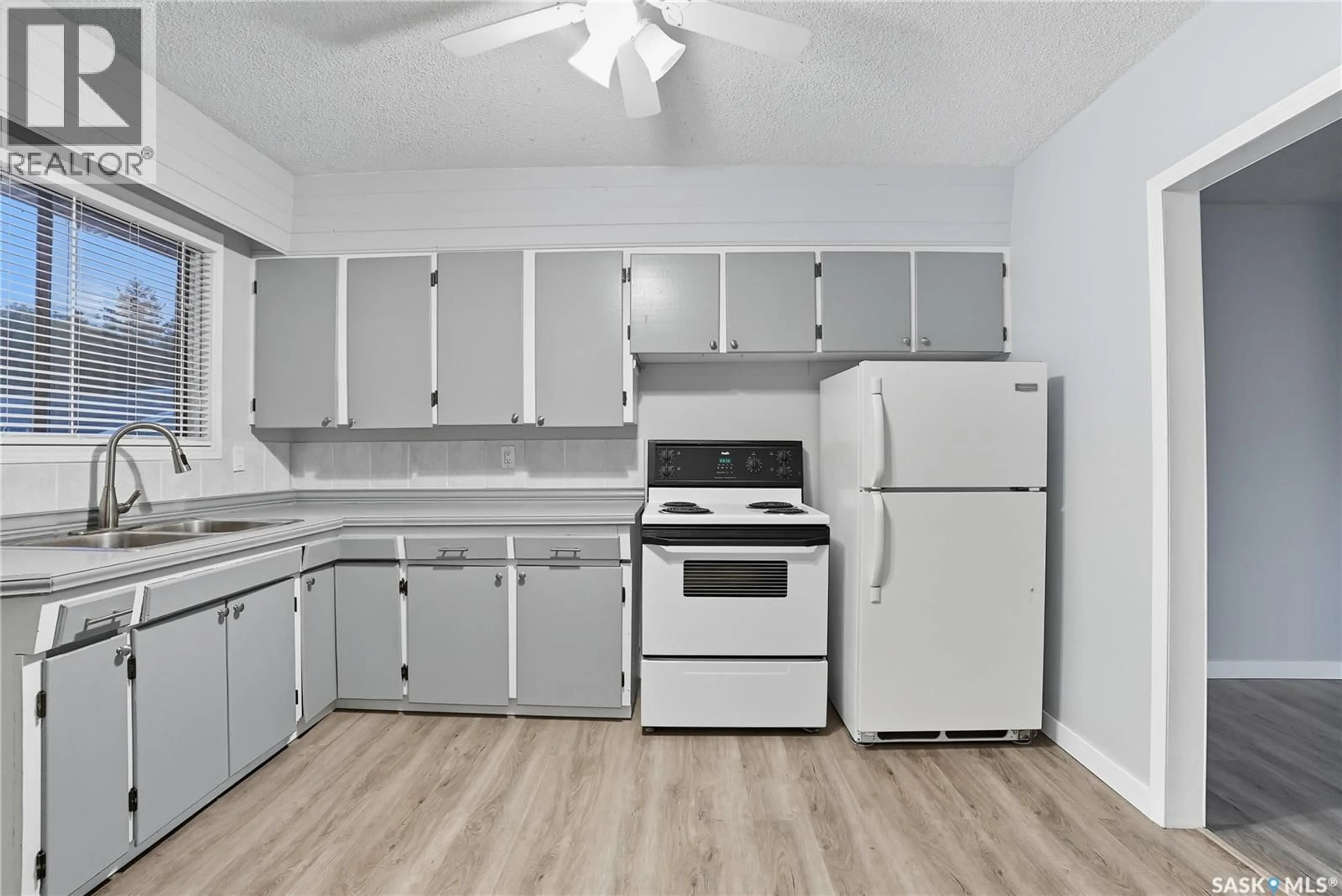 Standard kitchen, unknown for 1708 2ND AVENUE, Saskatoon Saskatchewan S7K2G5