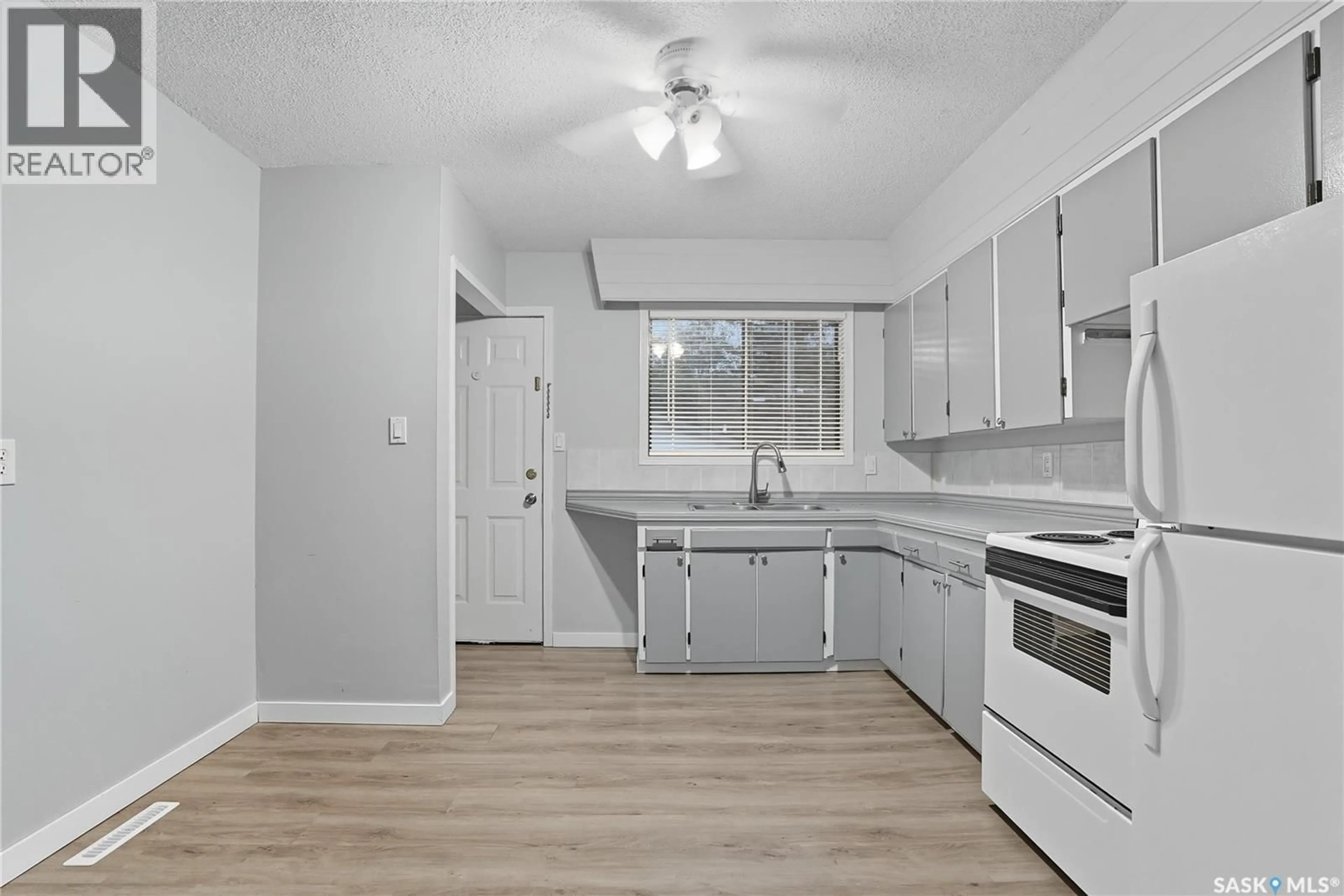 Standard kitchen, unknown for 1708 2ND AVENUE, Saskatoon Saskatchewan S7K2G5
