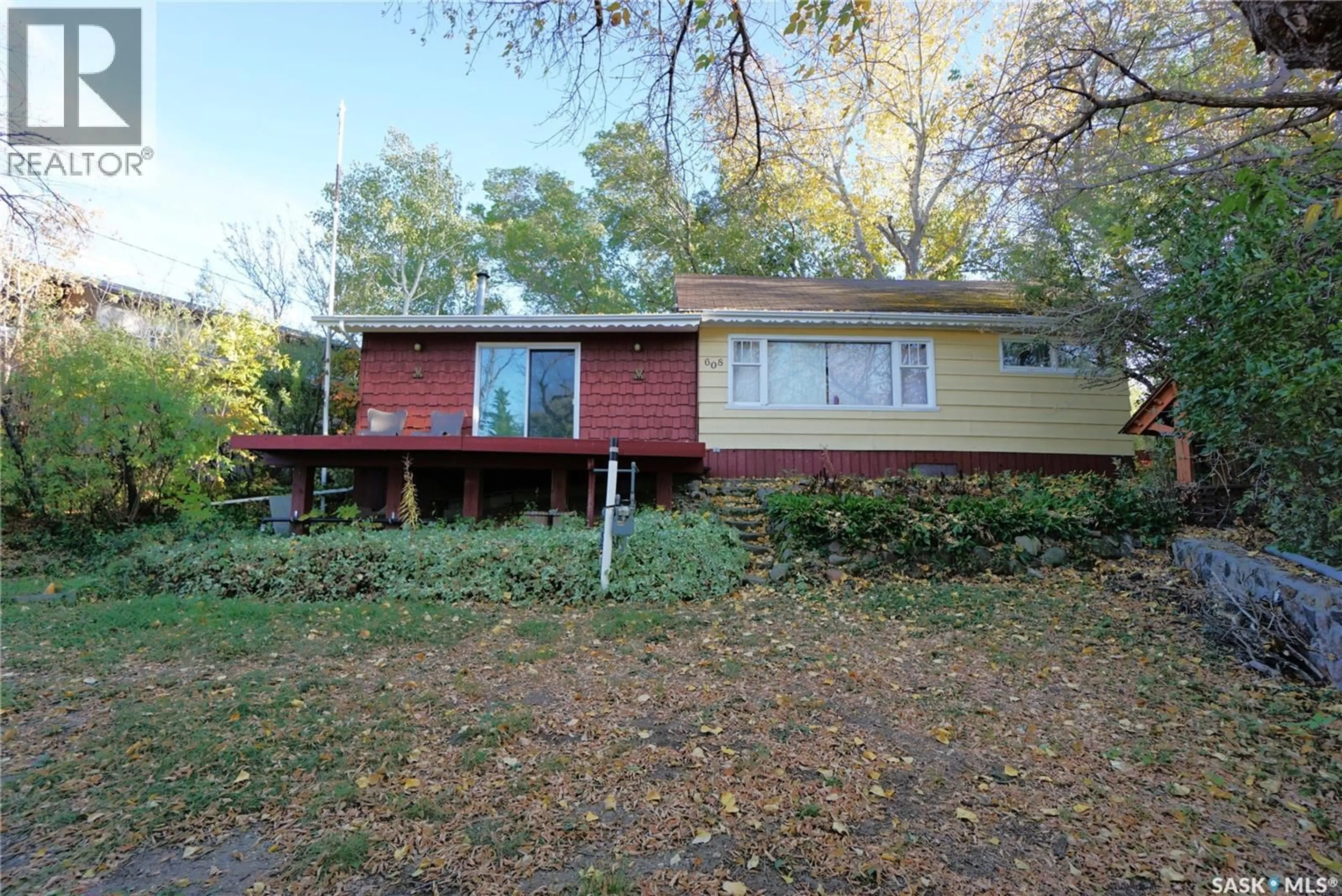 Home with vinyl exterior material, unknown for 608 NICOLL LANE, Regina Beach Saskatchewan S0G4C0