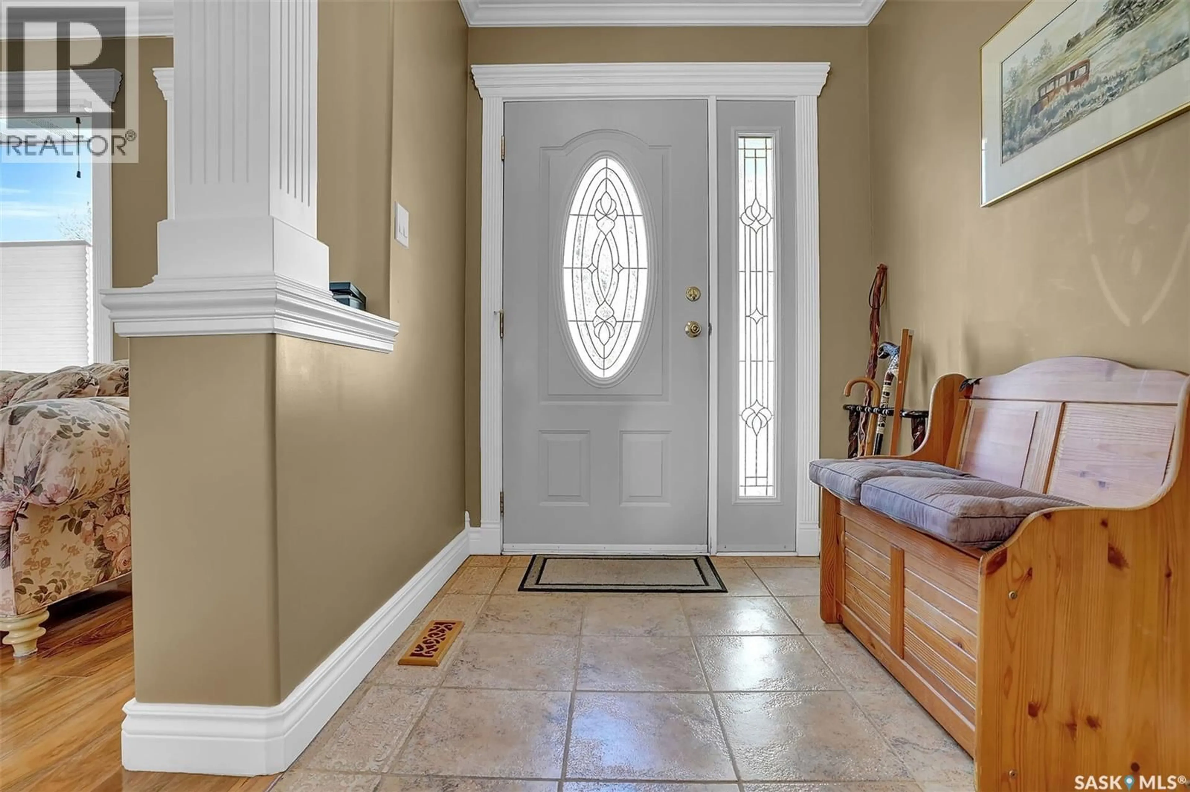Indoor entryway for 31 UNIVERSITY PARK DRIVE, Regina Saskatchewan S4V0E1