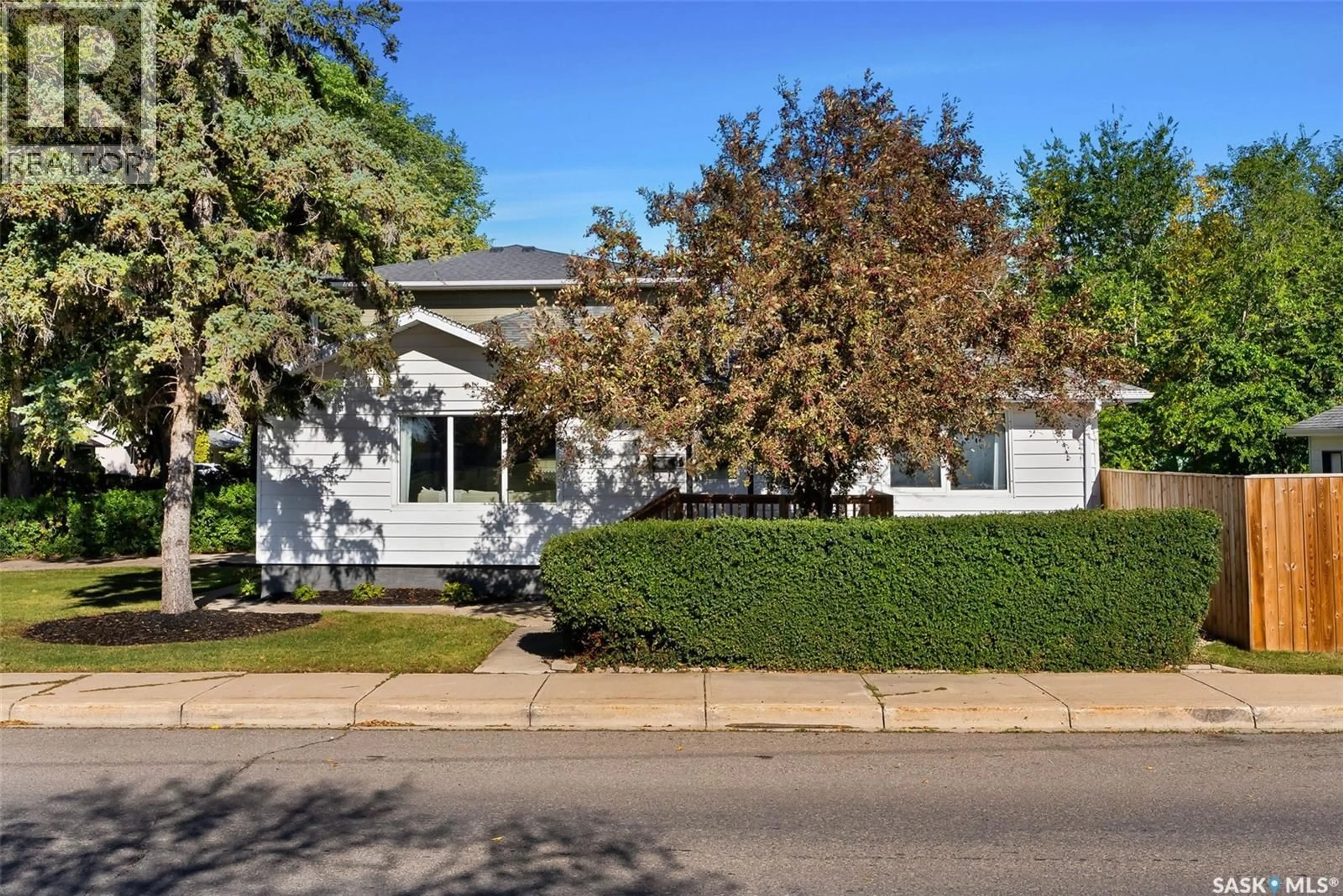 Home with vinyl exterior material, street for E - 634 DOUGLAS AVENUE, Regina Saskatchewan S4N1J1