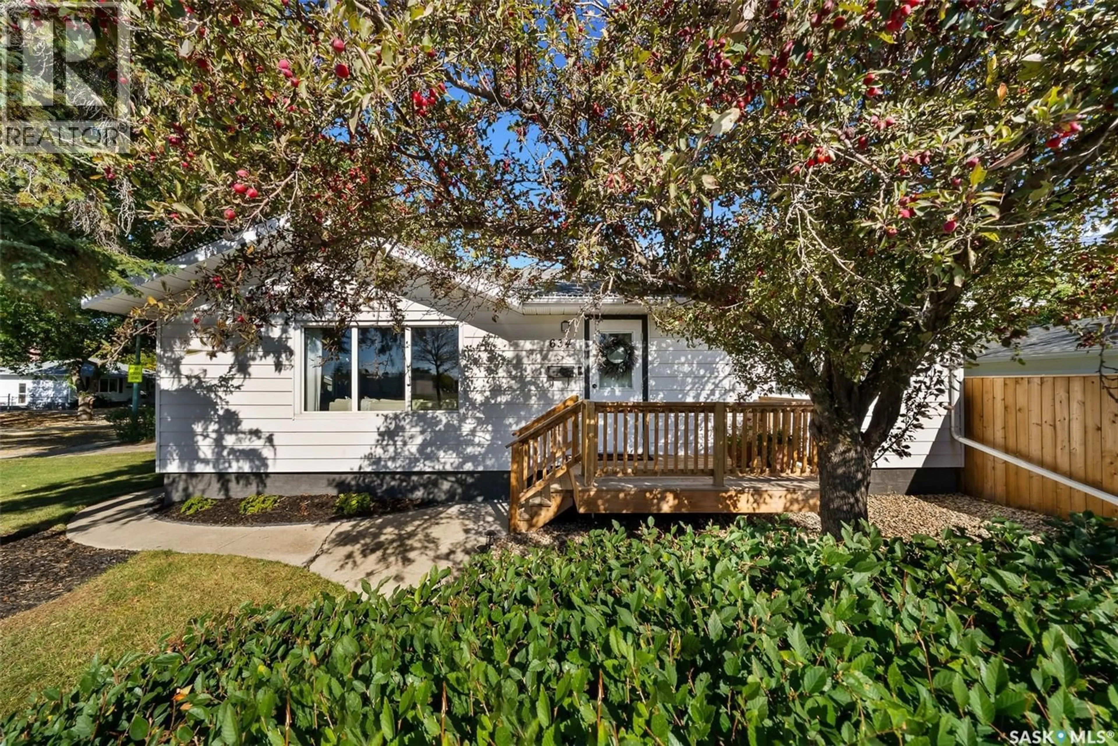 Home with vinyl exterior material, street for E - 634 DOUGLAS AVENUE, Regina Saskatchewan S4N1J1