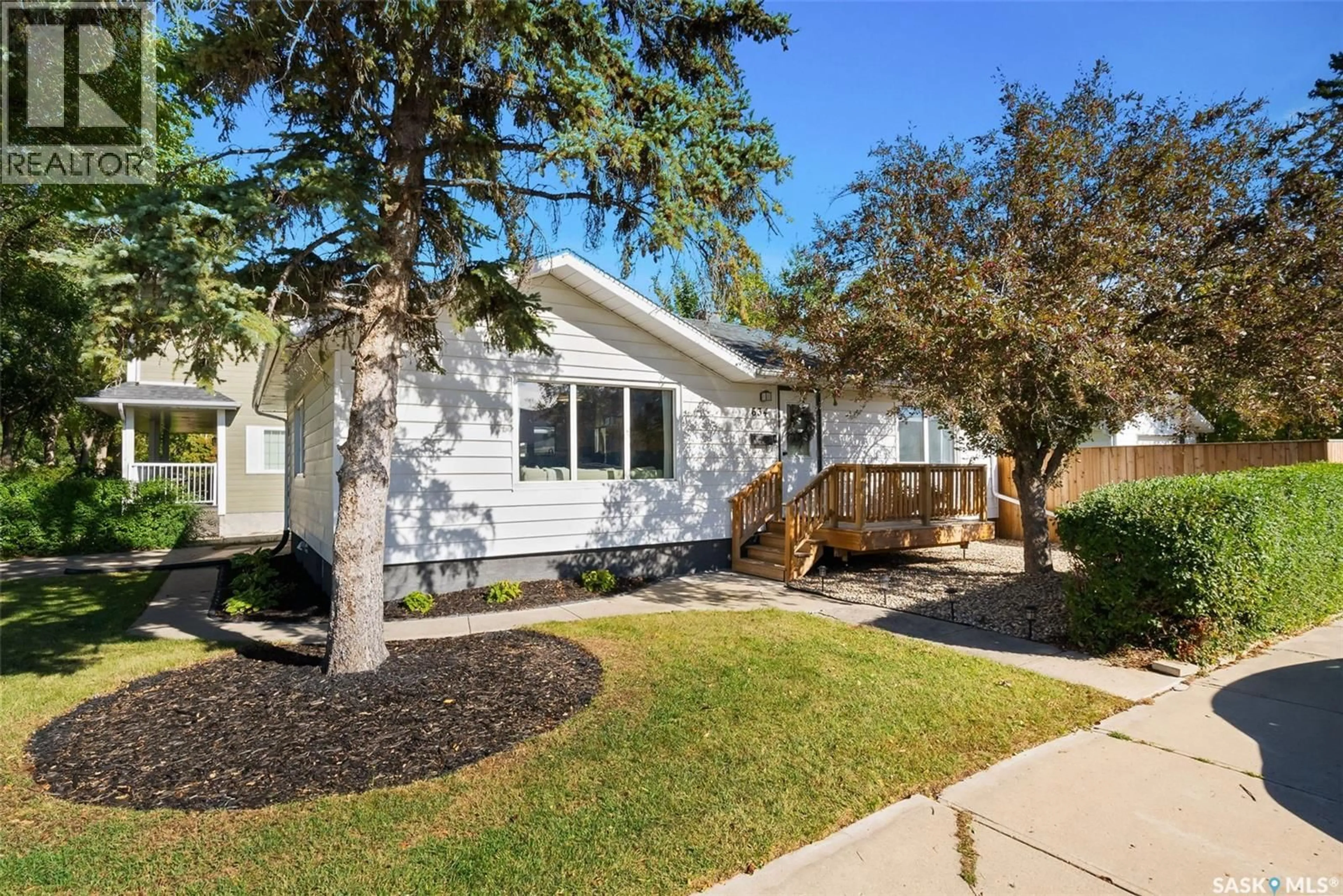 Home with vinyl exterior material, street for E - 634 DOUGLAS AVENUE, Regina Saskatchewan S4N1J1