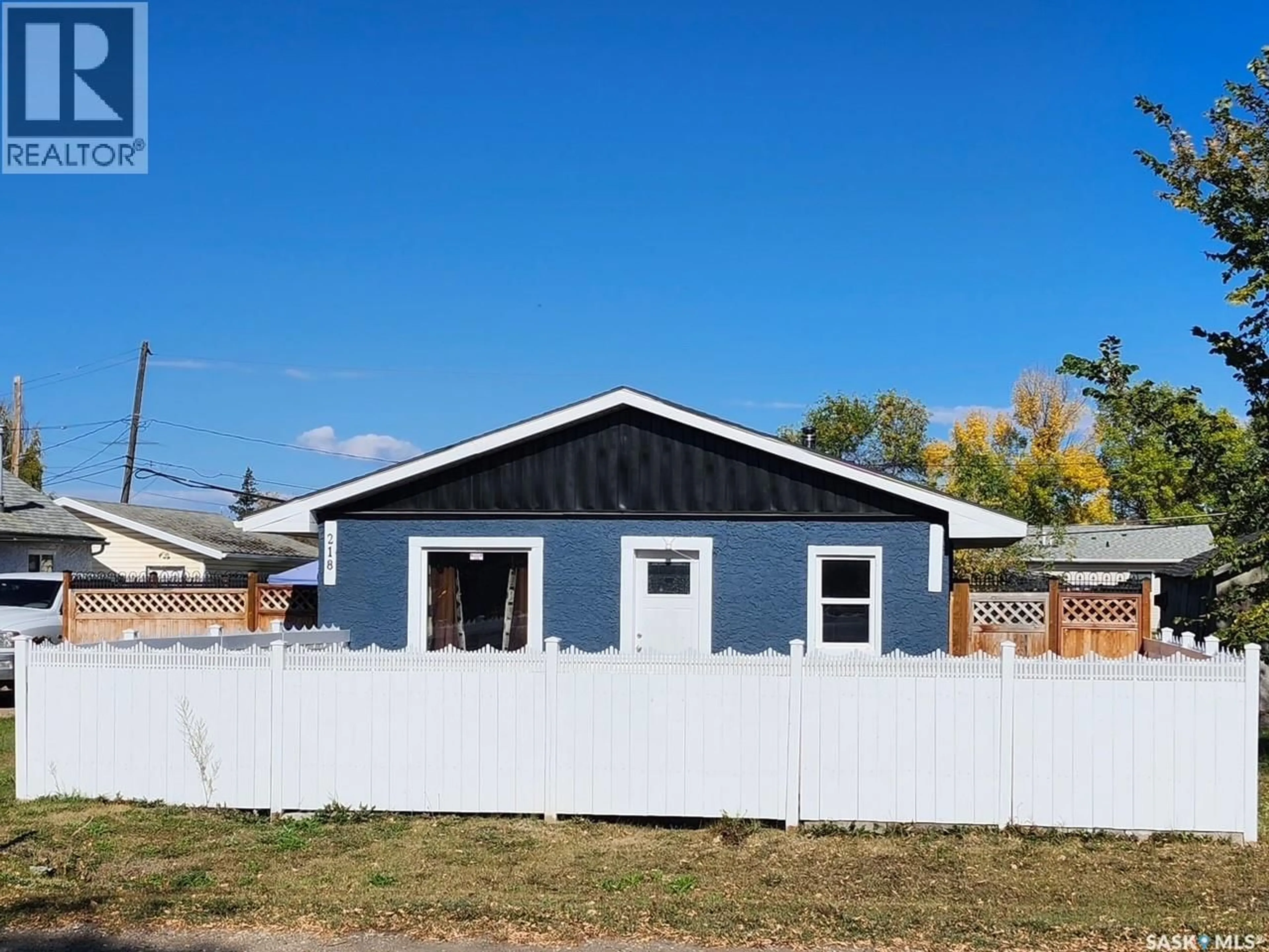 Home with vinyl exterior material, unknown for 218 2ND AVENUE, Maidstone Saskatchewan S0M1M0