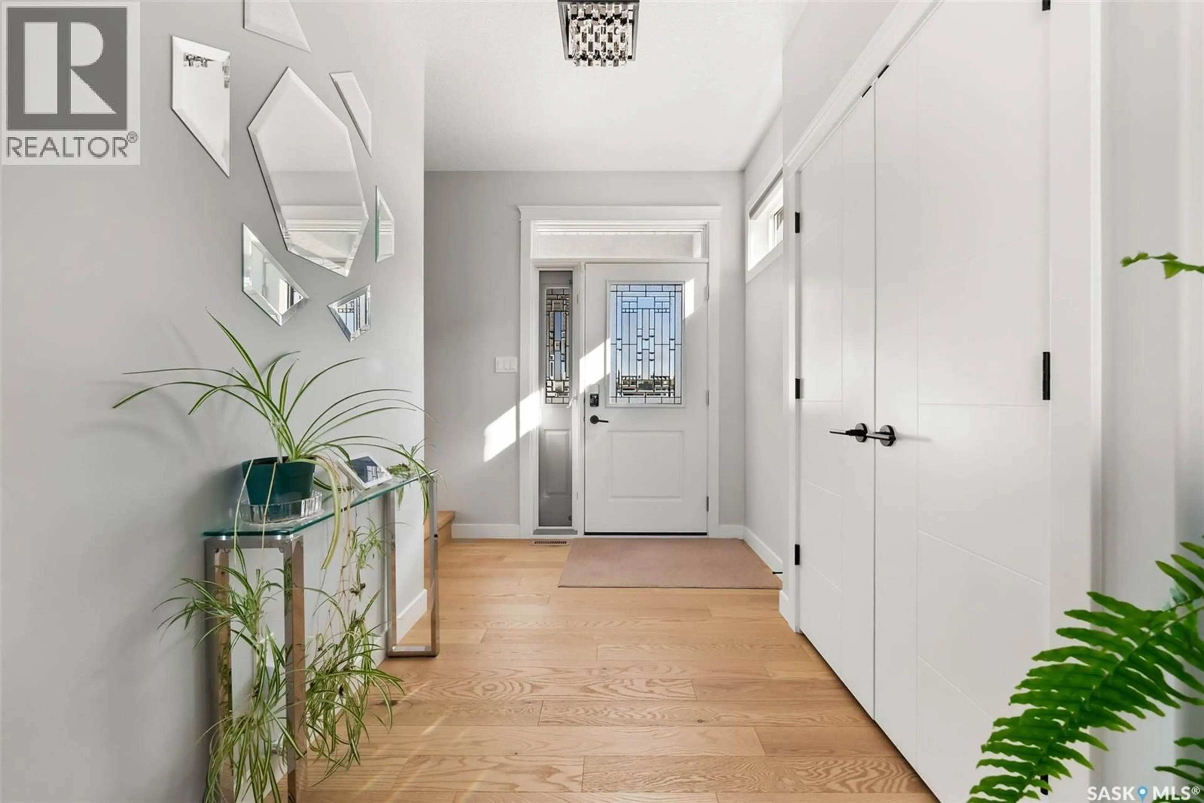 Indoor entryway for 408 HILLSIDE DRIVE, Pilot Butte Saskatchewan S0G3Z0