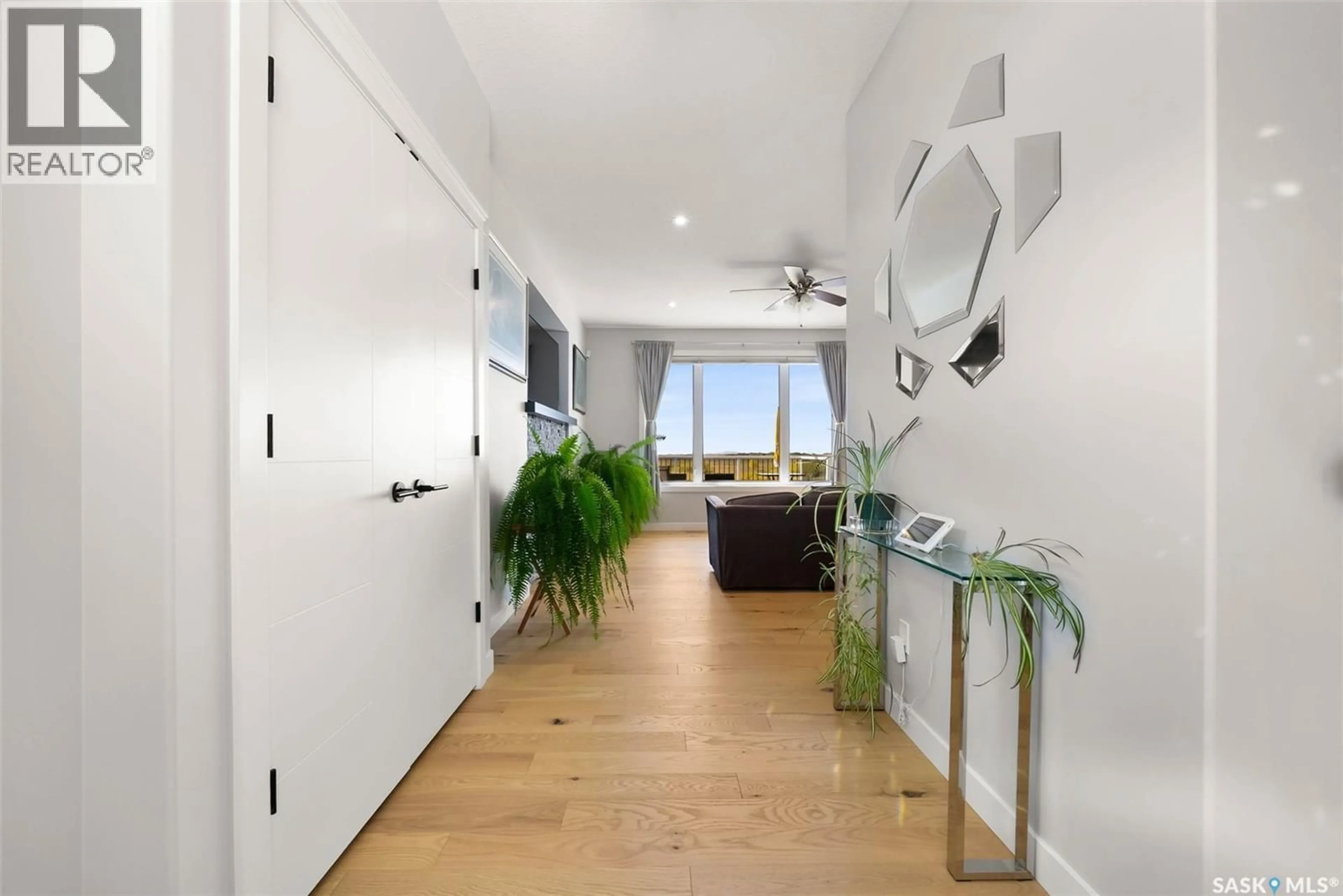 Indoor entryway for 408 HILLSIDE DRIVE, Pilot Butte Saskatchewan S0G3Z0