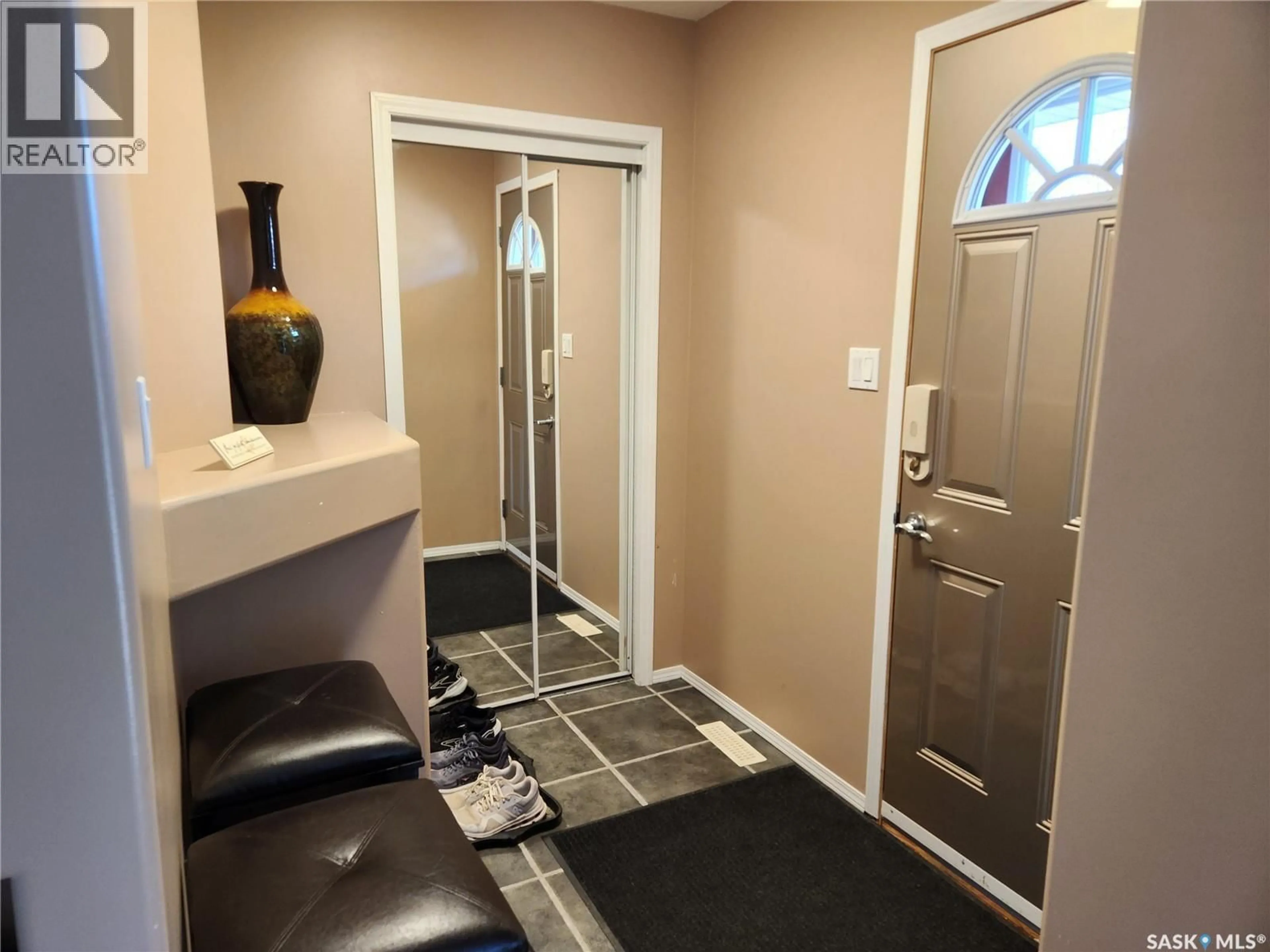 Indoor entryway for 1008 108TH AVENUE, Tisdale Saskatchewan S0E1T0