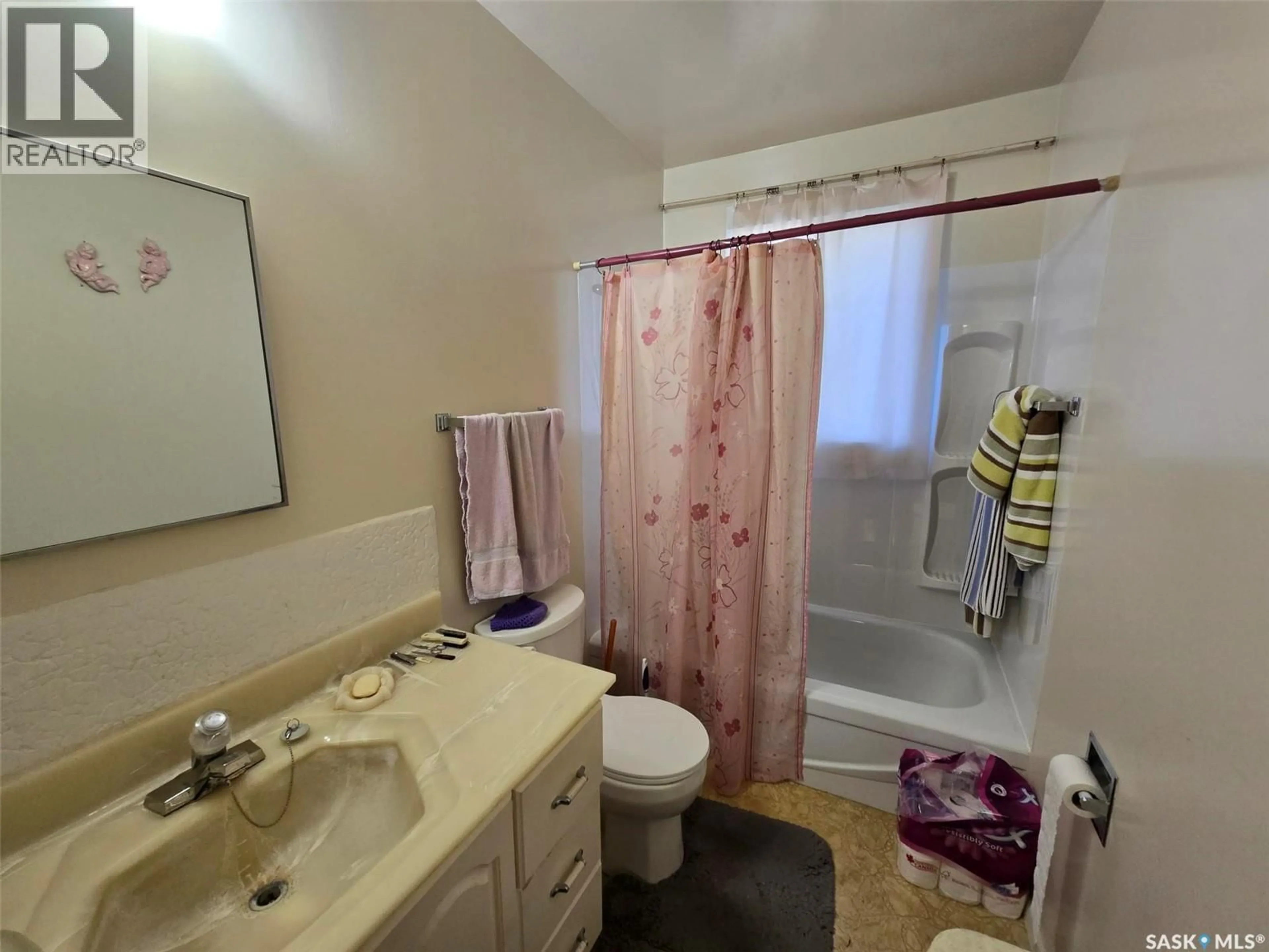 Standard bathroom, unknown for 1221 DAHL STREET, Swift Current Saskatchewan S9H3X9