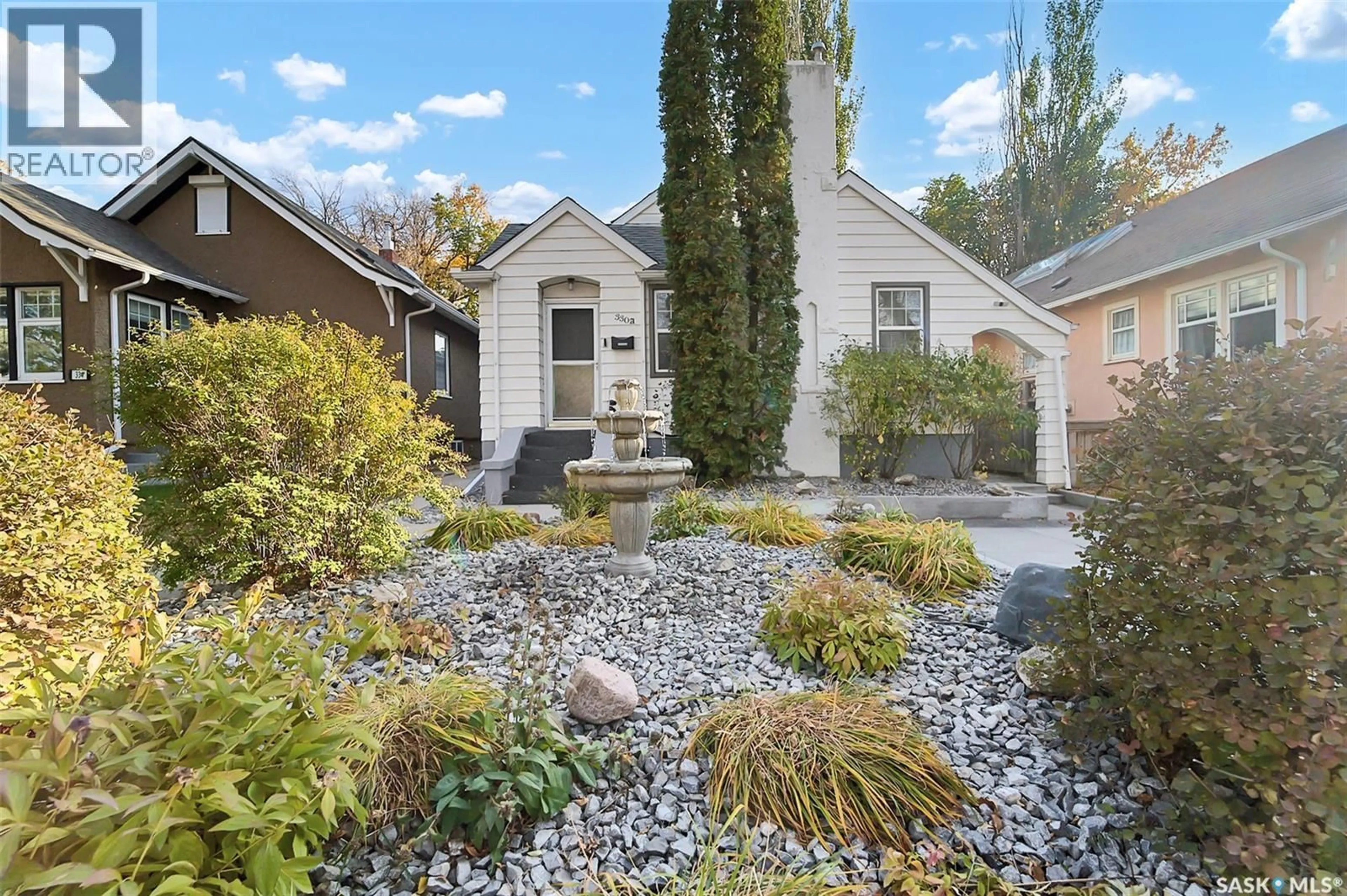 Patio, street for 330 8TH STREET, Saskatoon Saskatchewan S7H0P5
