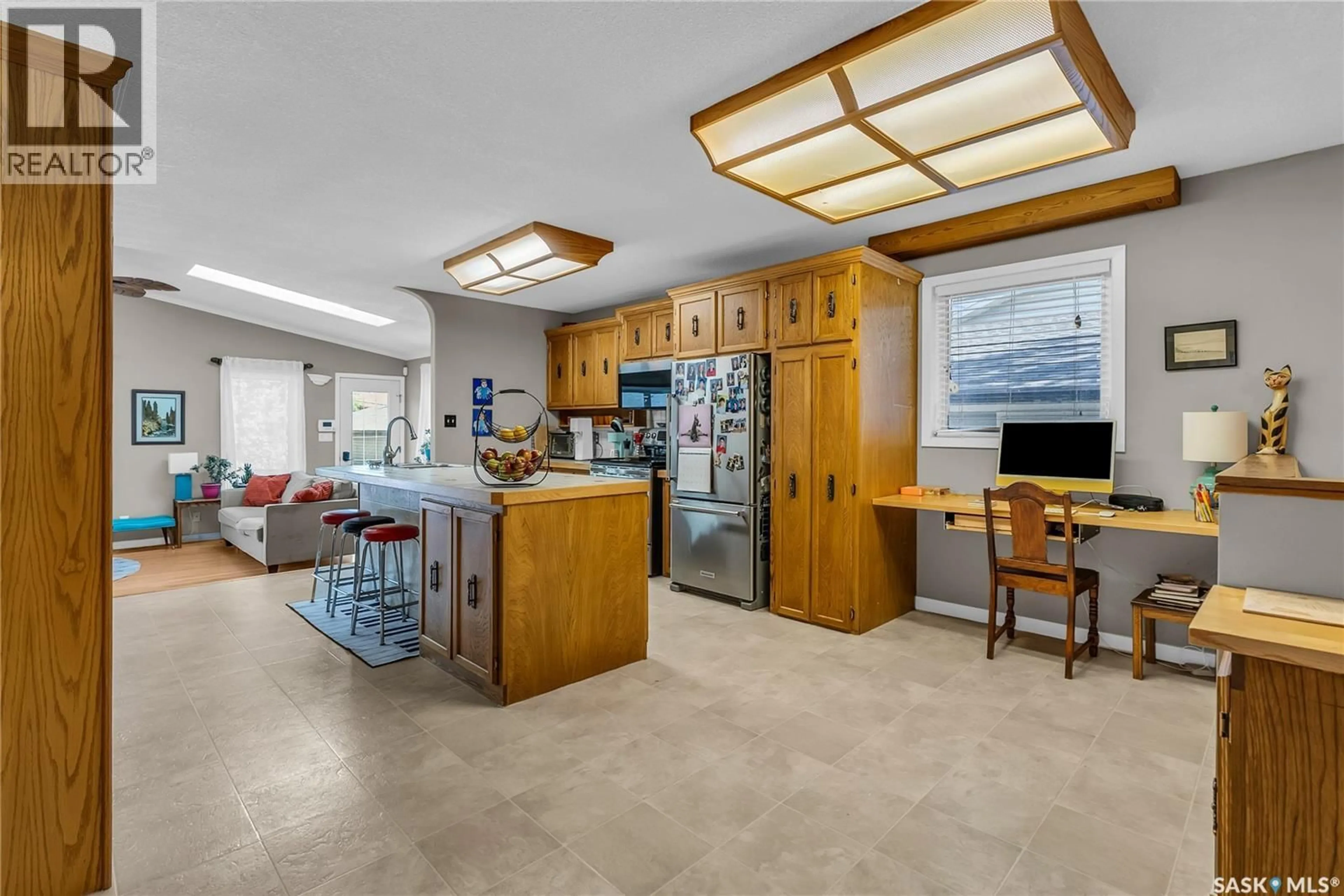 Open concept kitchen, ceramic/tile floor for 1534 9TH AVENUE, Saskatoon Saskatchewan S7K2Z7