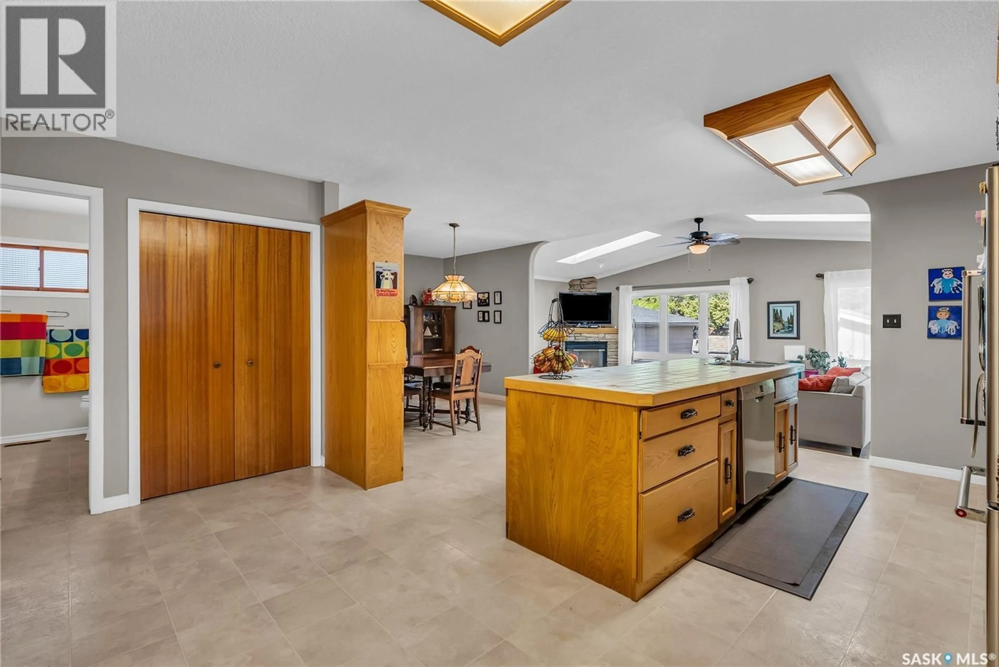 Open concept kitchen, ceramic/tile floor for 1534 9TH AVENUE, Saskatoon Saskatchewan S7K2Z7