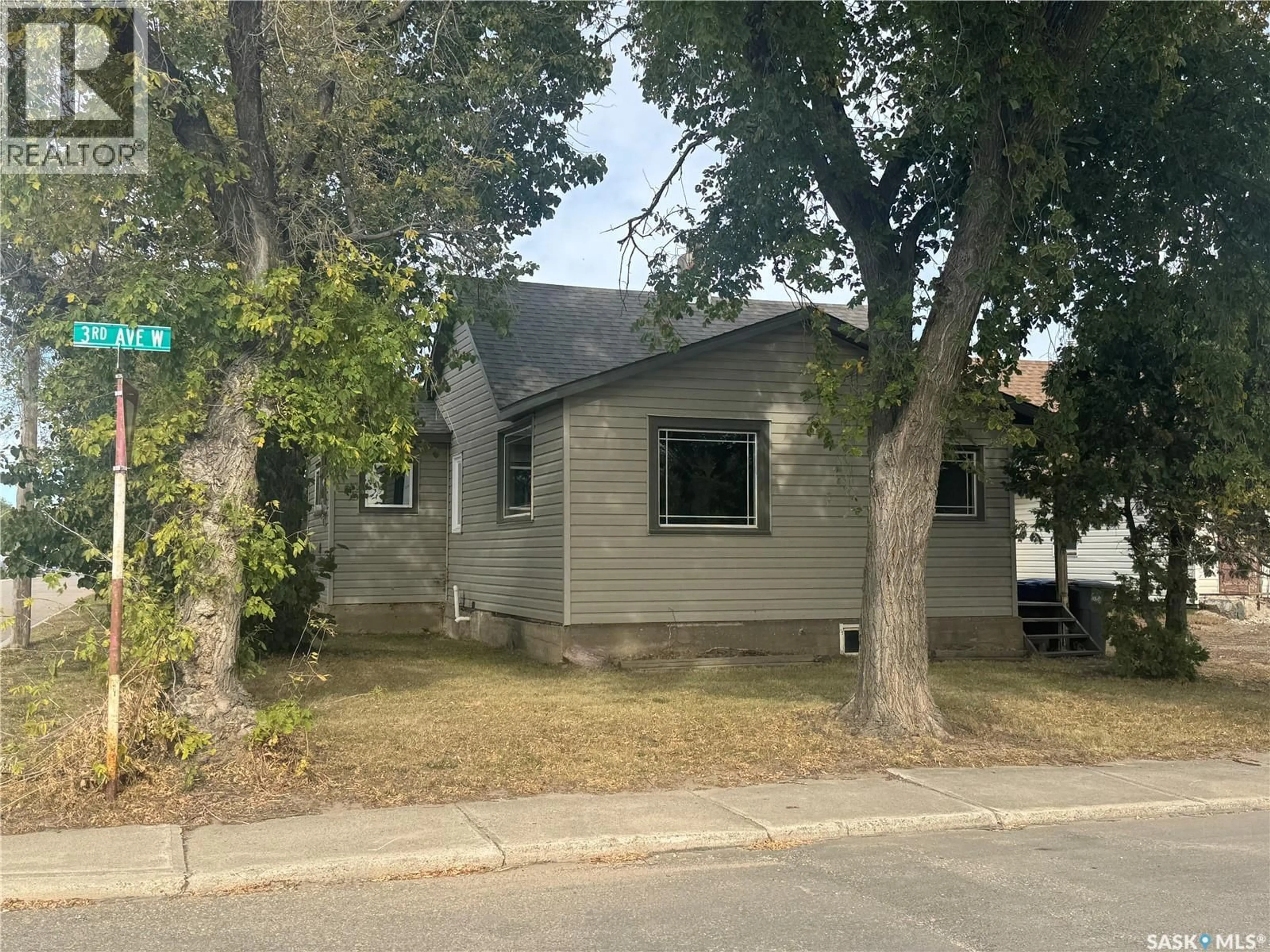 Home with vinyl exterior material, street for 319 3RD AVENUE, Biggar Saskatchewan S0K0M0