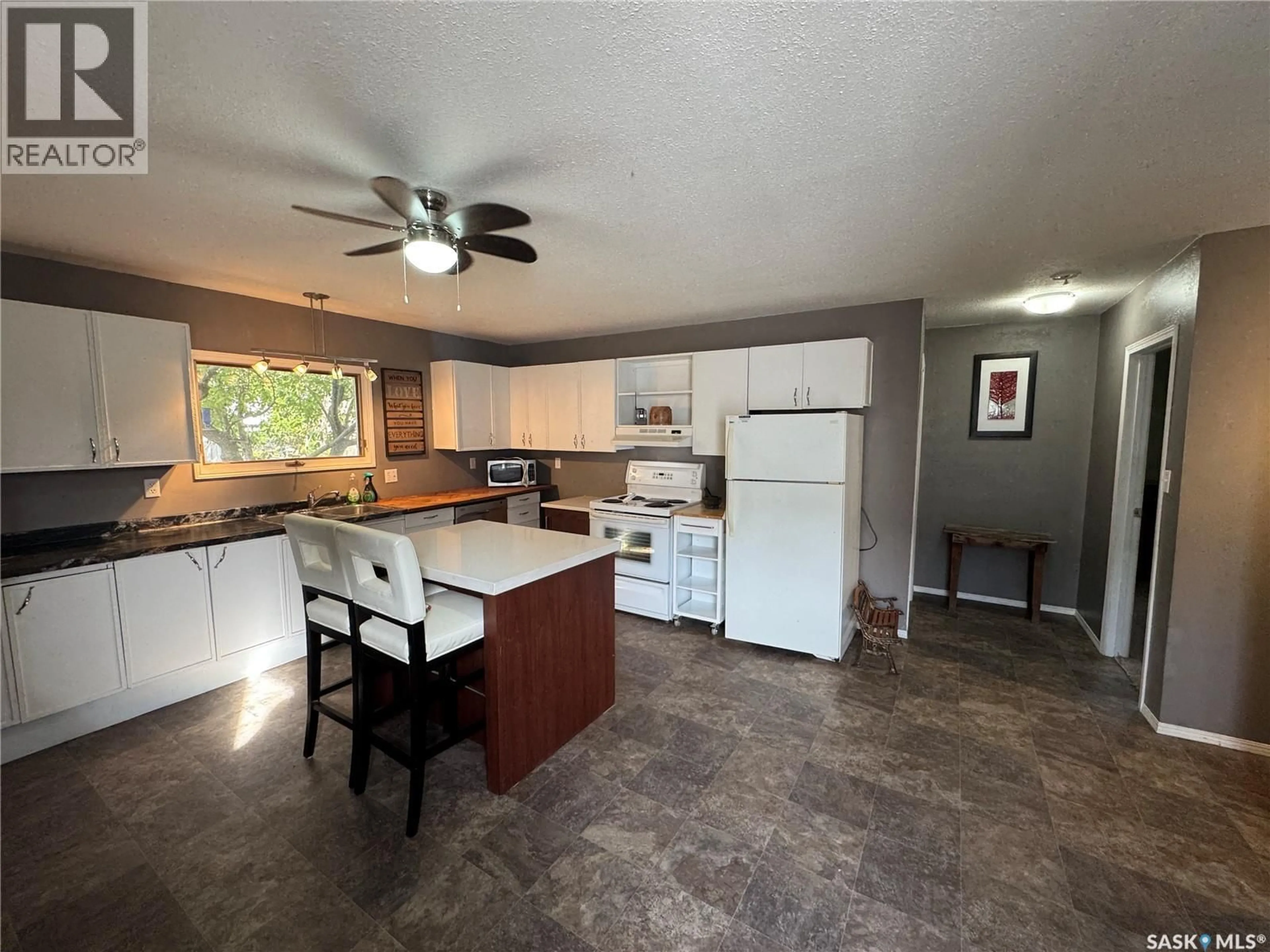 Open concept kitchen, unknown for 307 6TH AVENUE, Biggar Saskatchewan S0K0M0