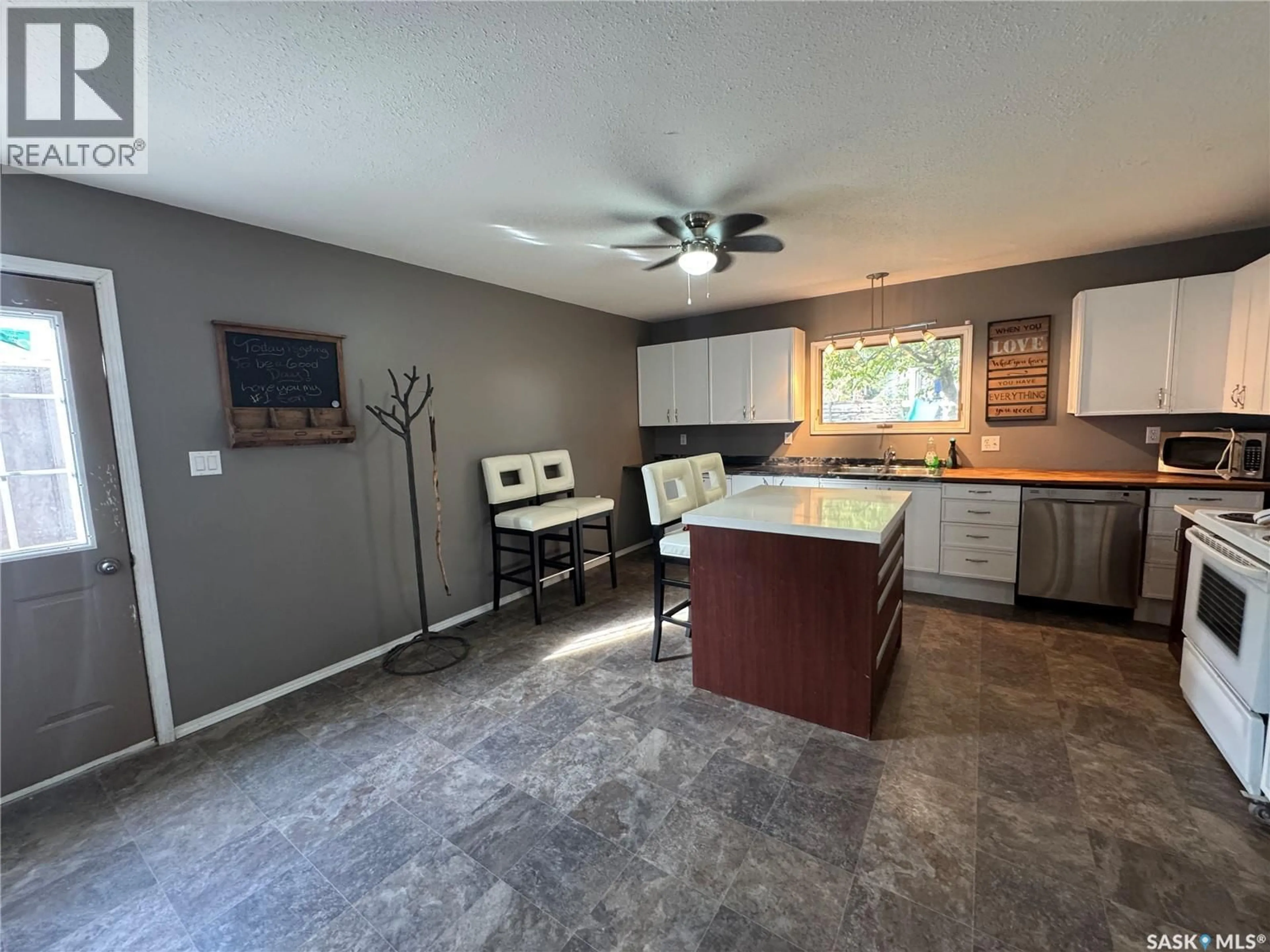Open concept kitchen, unknown for 307 6TH AVENUE, Biggar Saskatchewan S0K0M0