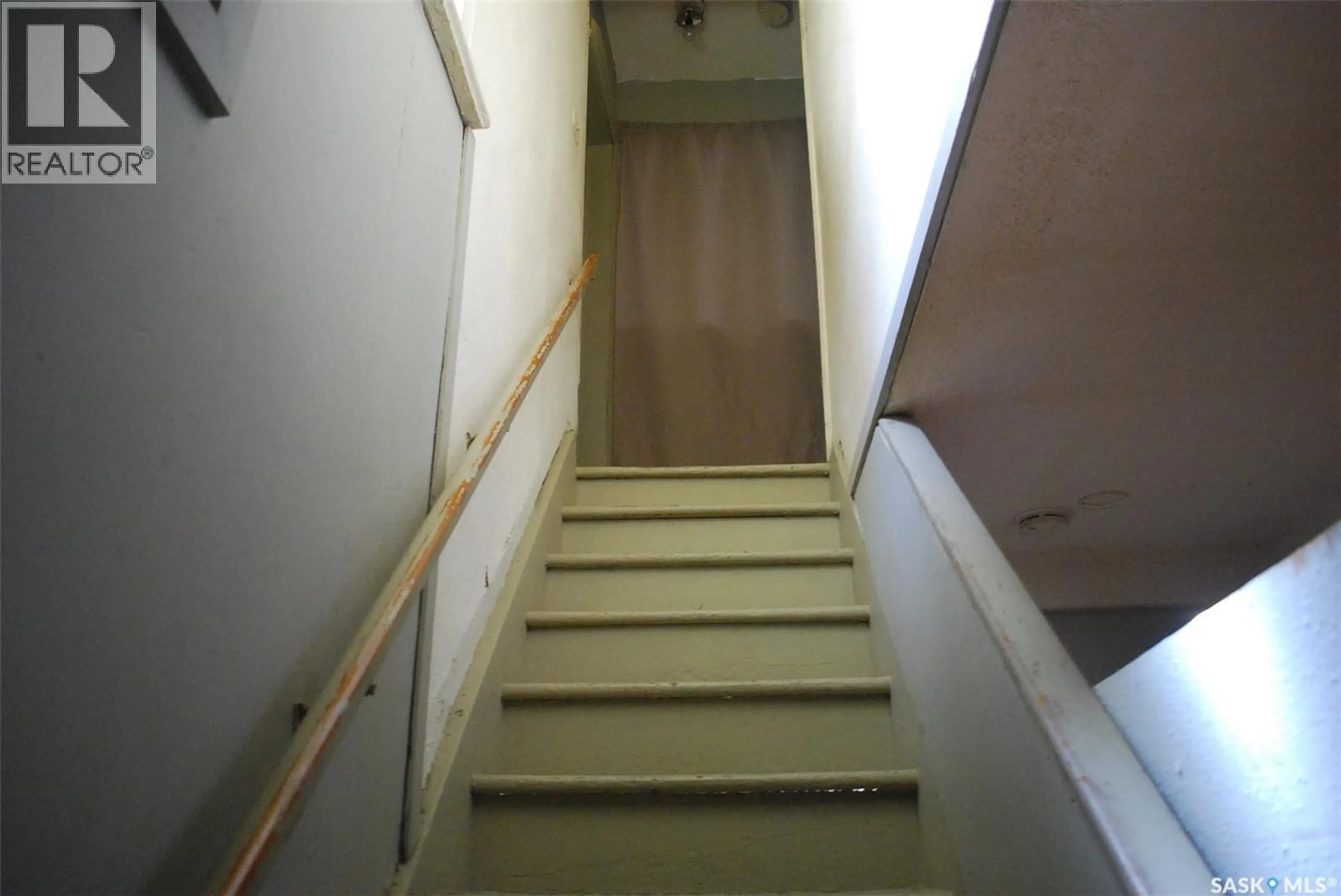 Stairs for 1346 RAE STREET, Regina Saskatchewan S4T2C3